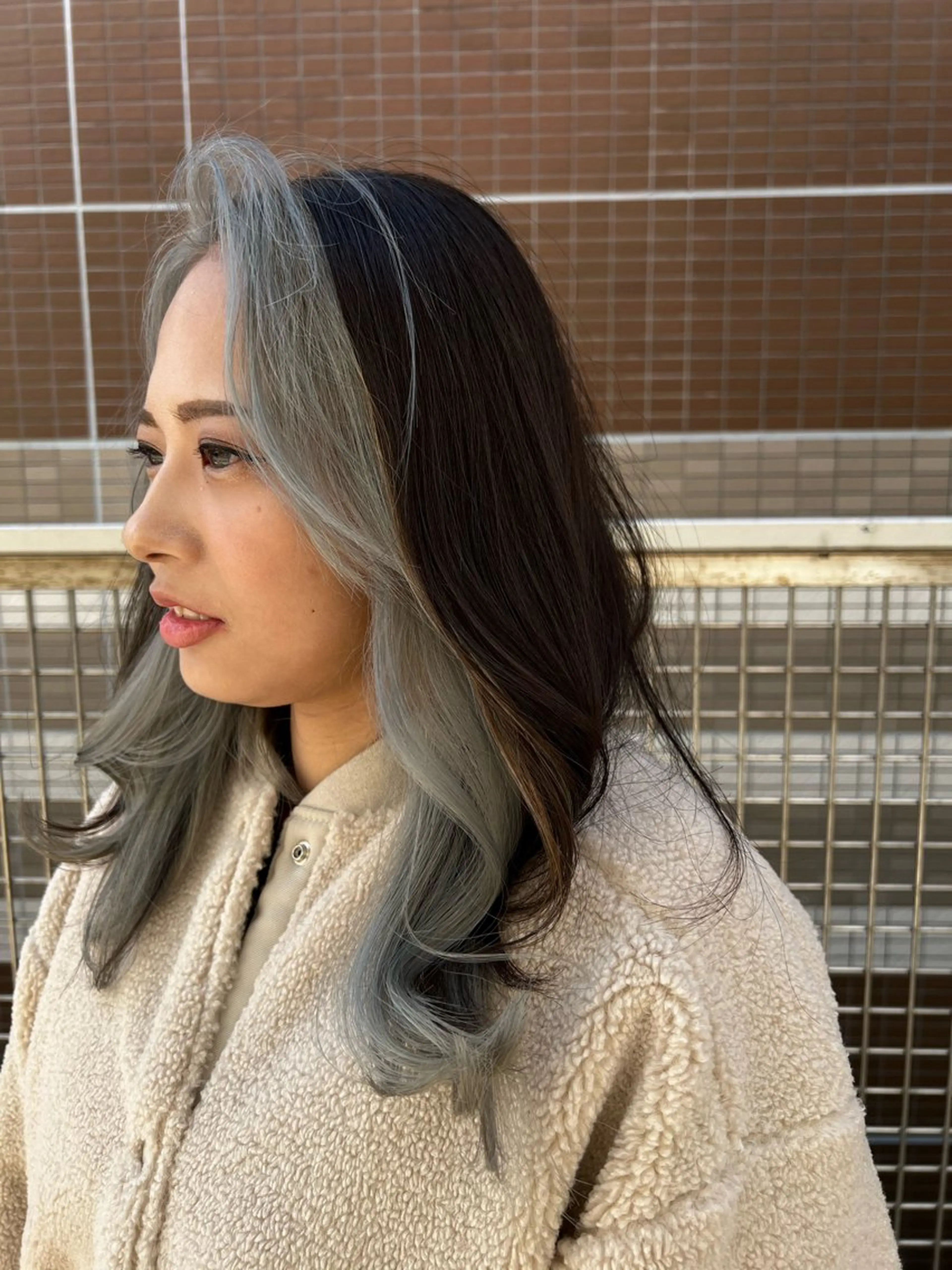 セミロング カラー ミストバング  フェイスフレーミング シルバー ハイライト/髪質改善 ✂️十河祐輝のヘアスタイル