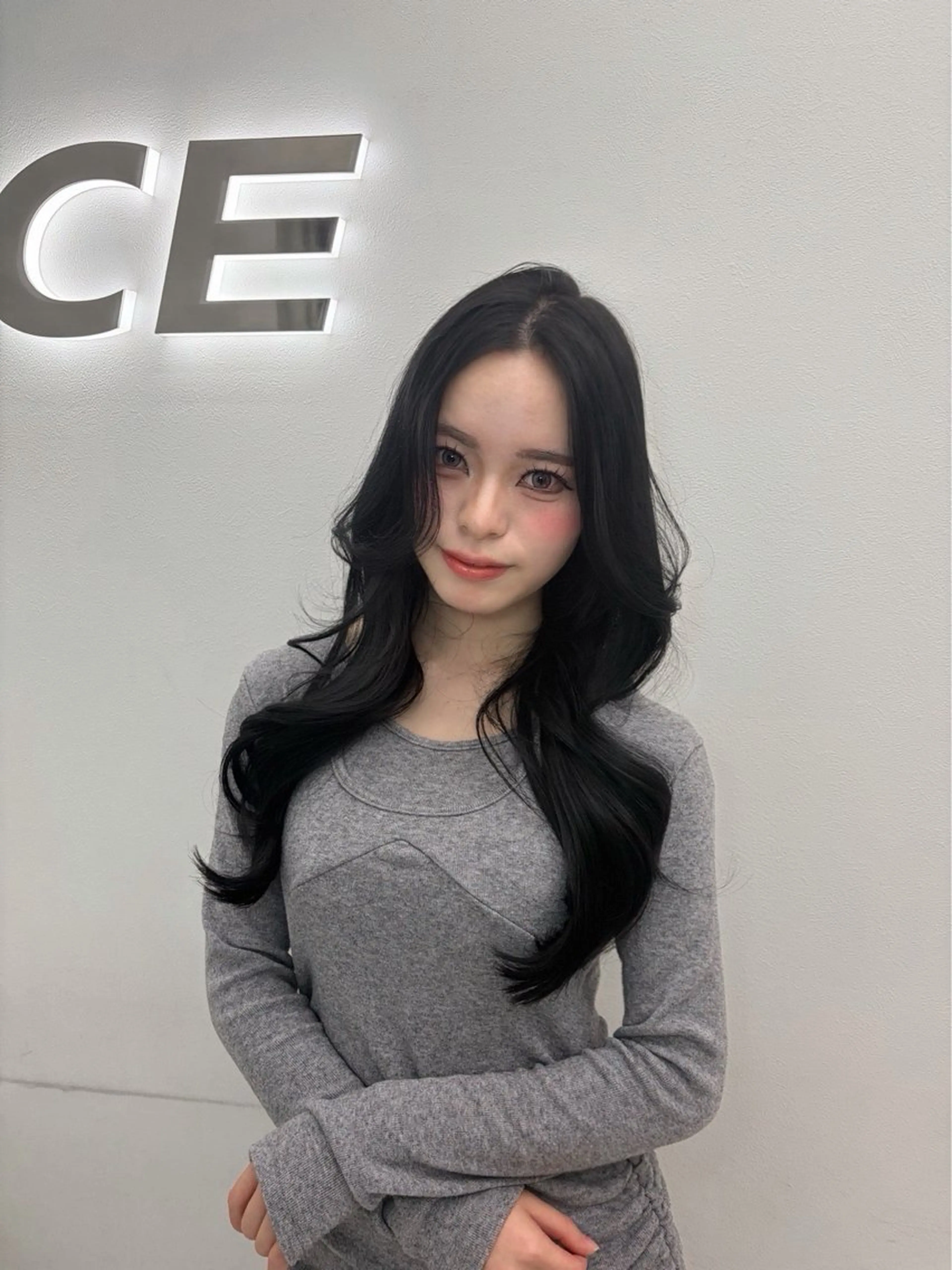 ロング カット ヘアカラー 艶髪ハイトーンカラー 渋谷🎀ririkaのヘアスタイル