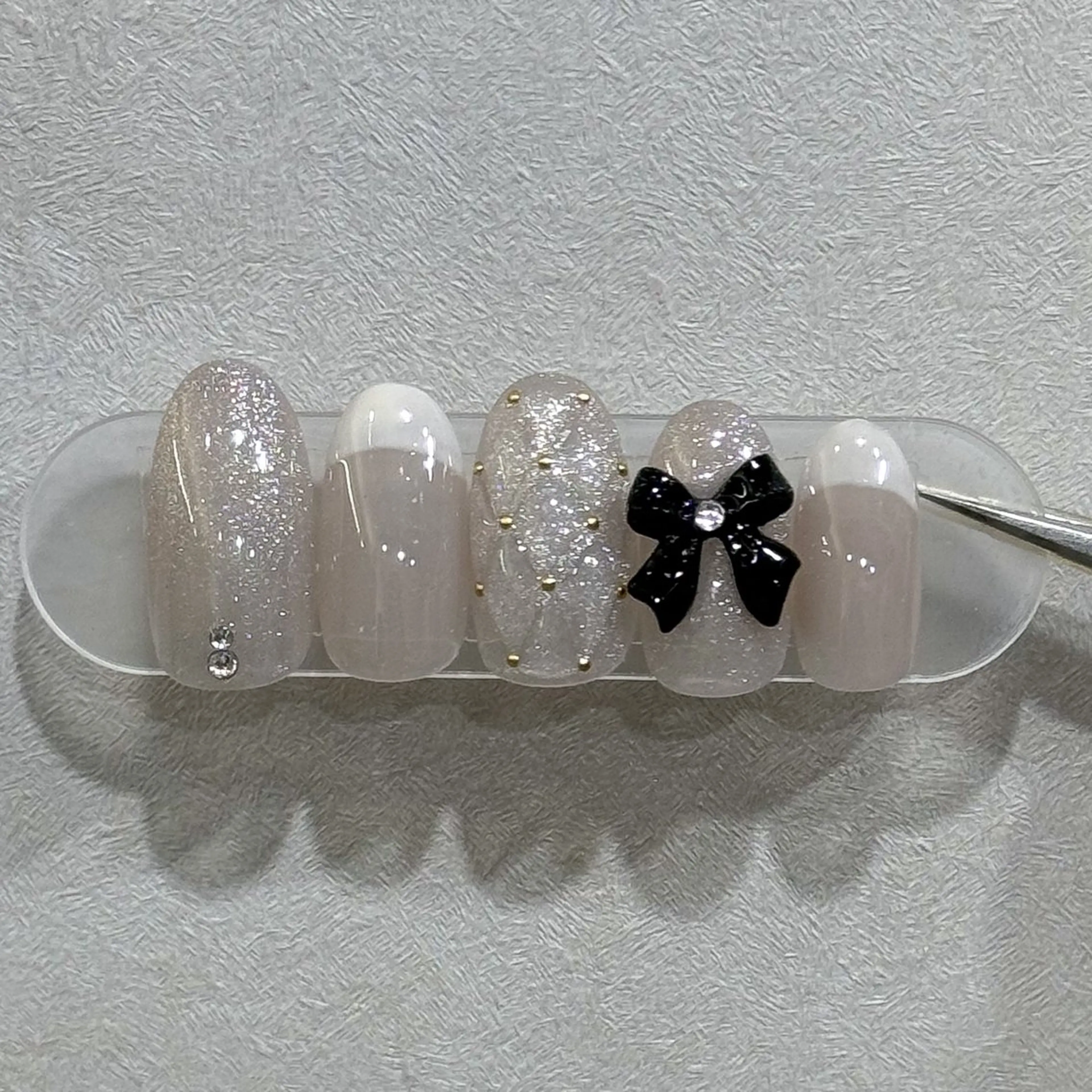 ネイル フレンチネイル 韓国ネイル マグネットネイル リボン 冬ネイル ハンドネイル 韓国ネイル/ワンホン ネイル🎀表参道3分のネイルデザイン