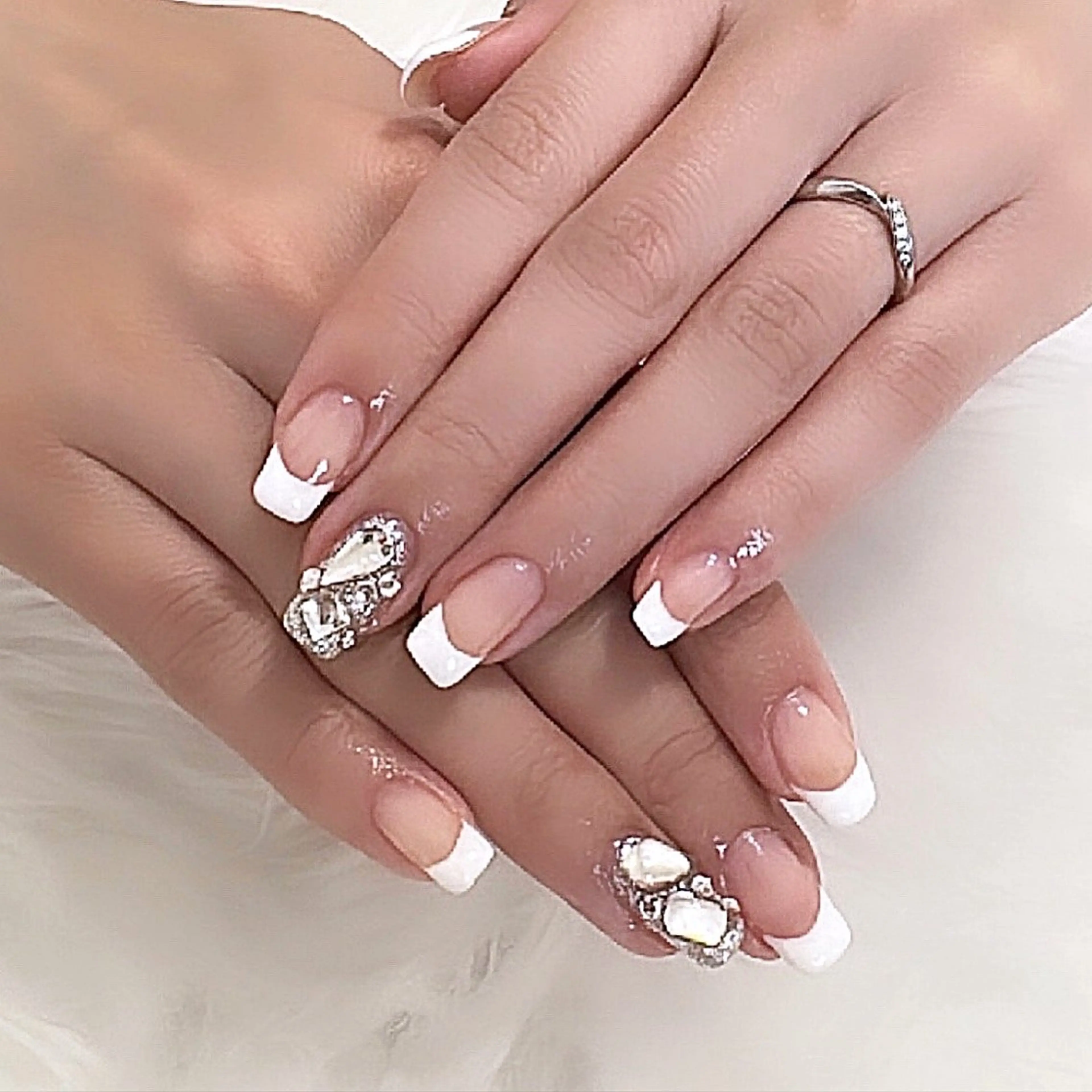 ネイル シュシュ 🎀 girly nailのネイルデザイン
