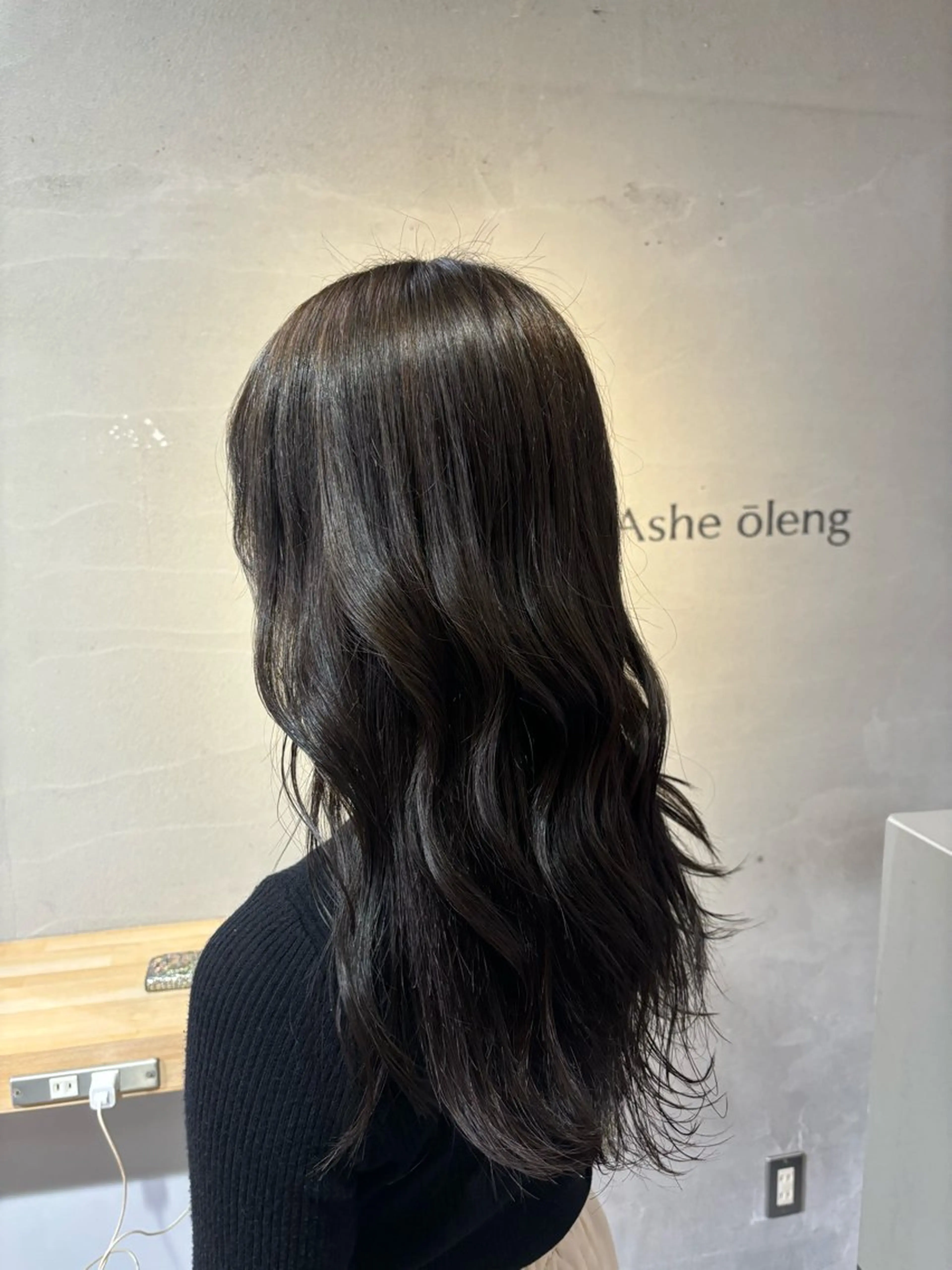 ロング カラー ブリーチ グレージュ ブリーチなしカラー オリーブグレージュ オリーブグレー Ashe　oleng所属・オモヤ ウタノのヘアスタイル