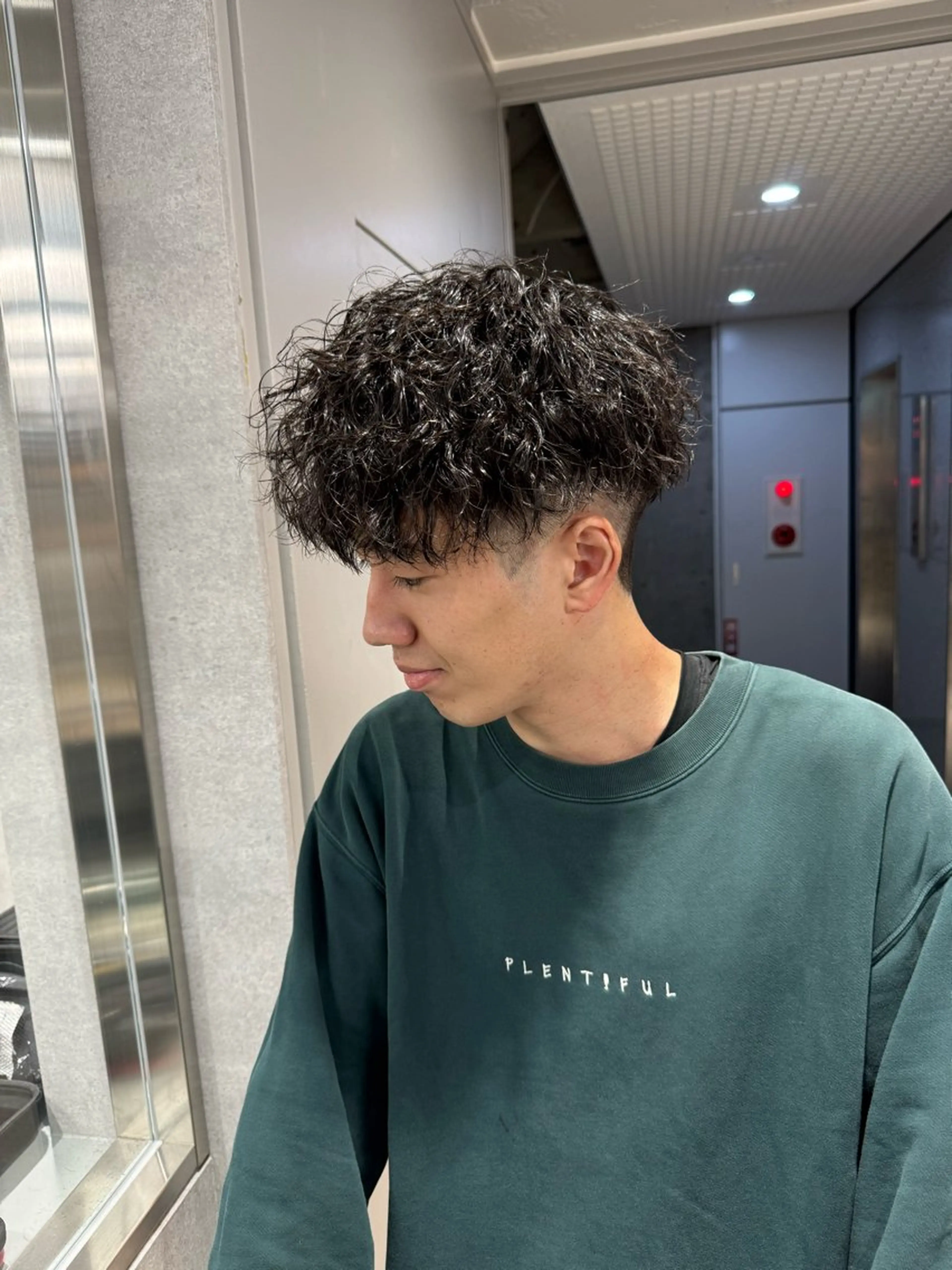 ショート カラー パーマ ヘアアレンジ メンズ カット パーマ トリートメント ヘッドスパ ヘアセット スパイキー/フェザー /波巻き/かいとのヘアスタイル