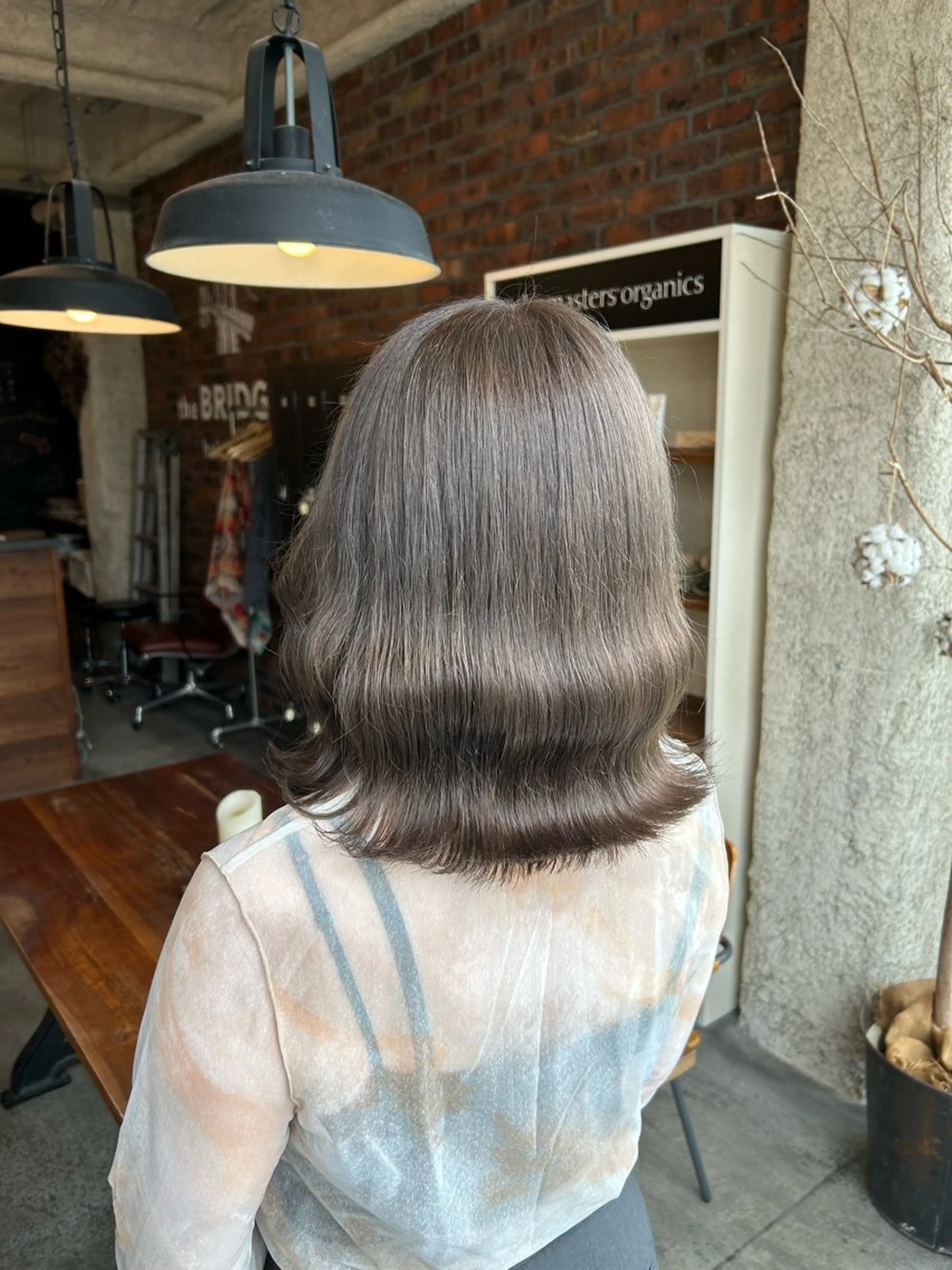 ショート カラー グレージュ カット ヘアカラー the BRIDGE 加藤みのりのヘアスタイル