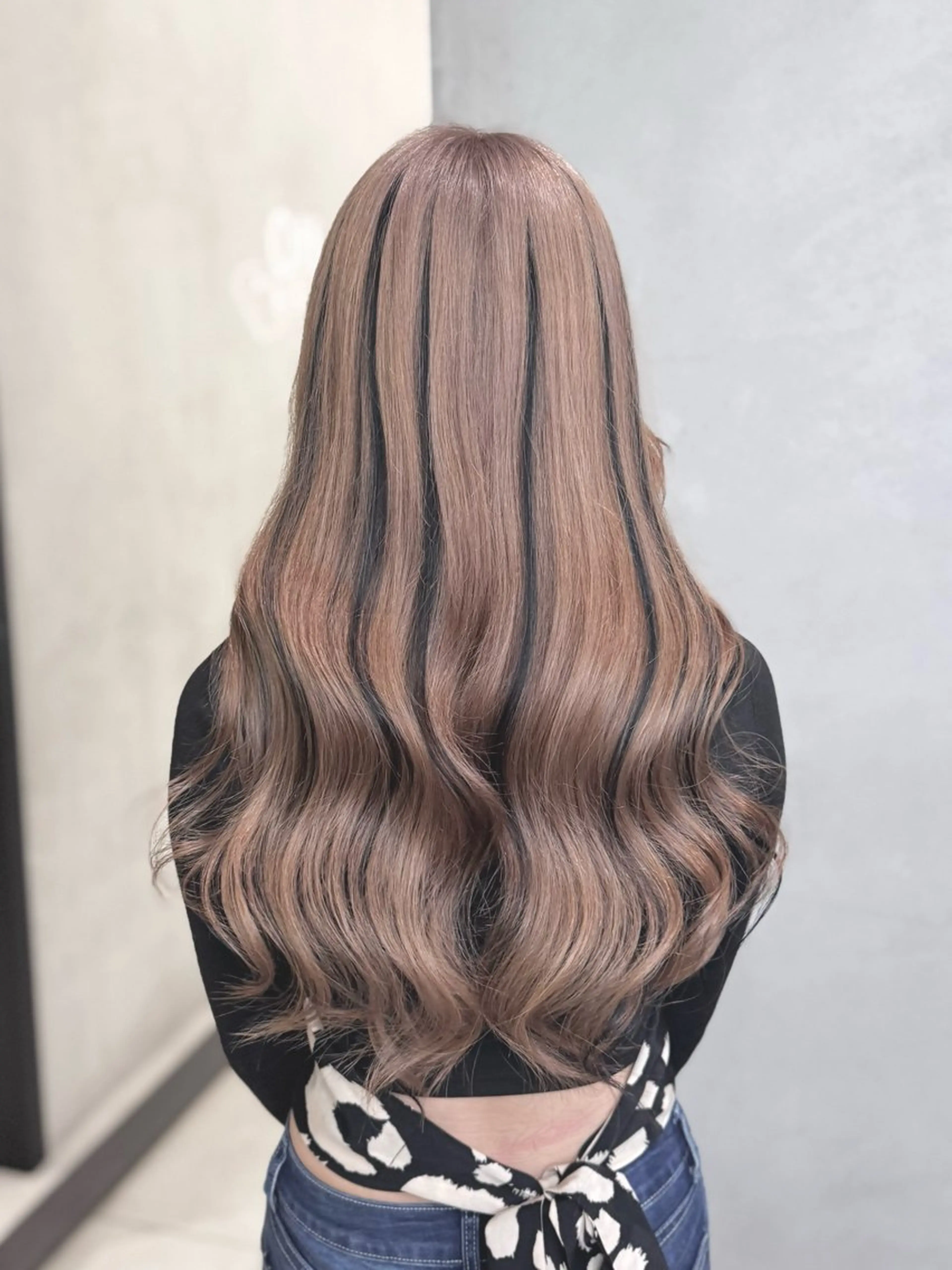 カラー 🇰🇷韓国風ハイ トーンKANA🖤のヘアスタイル