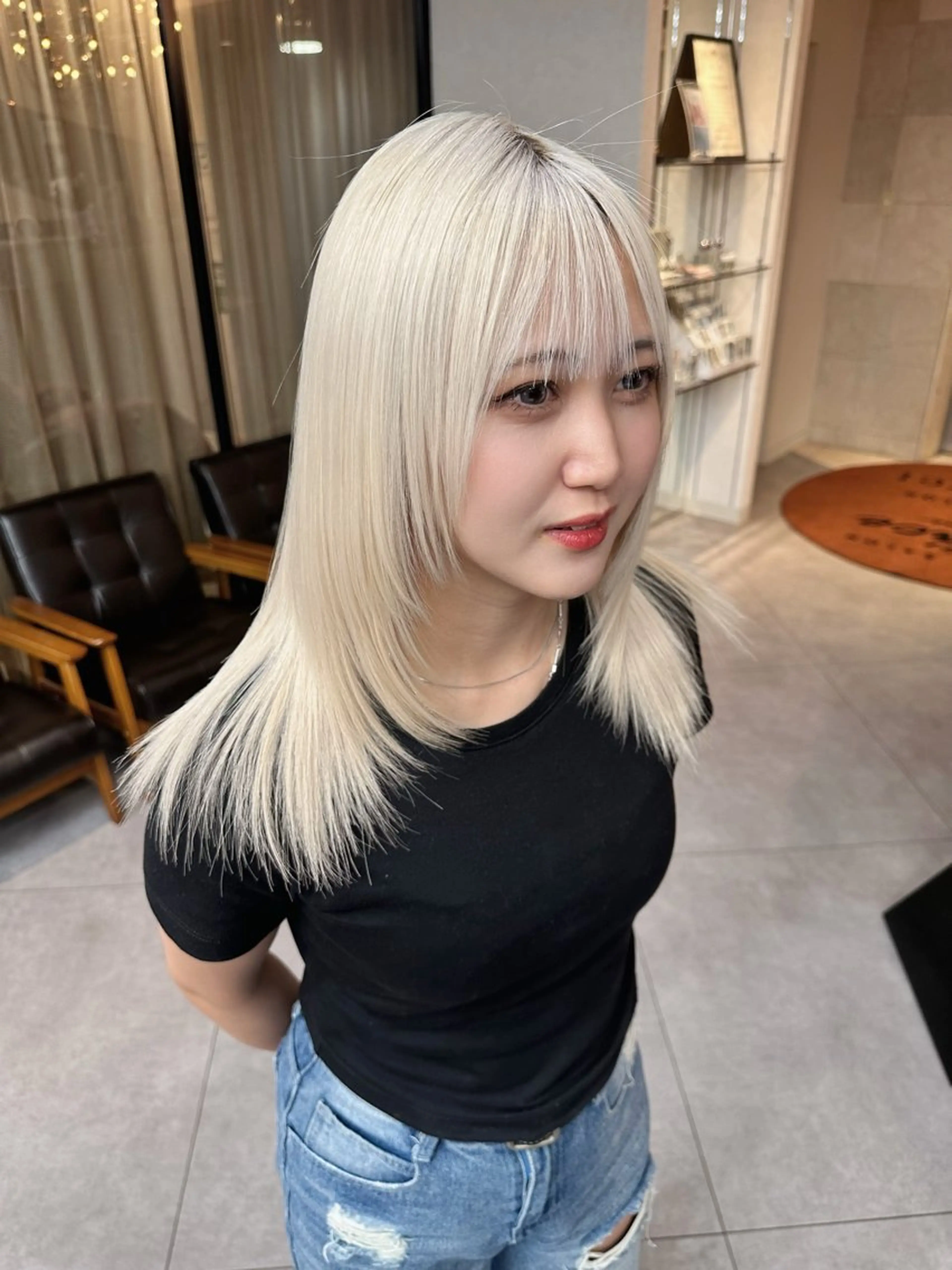 セミロング カラー ウルフとハイトーン みっちー✂️のヘアスタイル