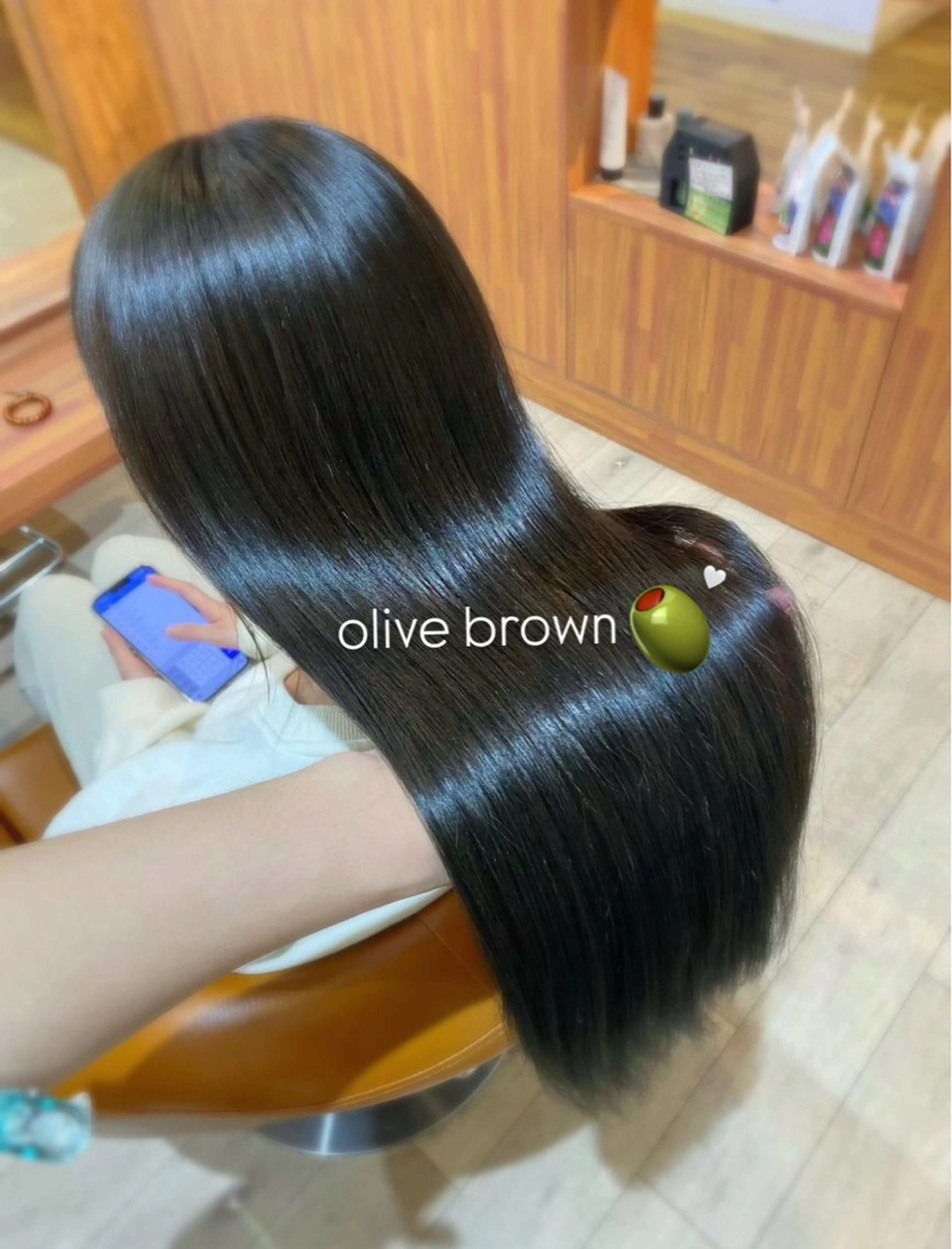 ロング カラー 切りっぱなしボブ ブリーチ インナーカラー オリーブカラー ボブ 阿部 愛理のヘアスタイル