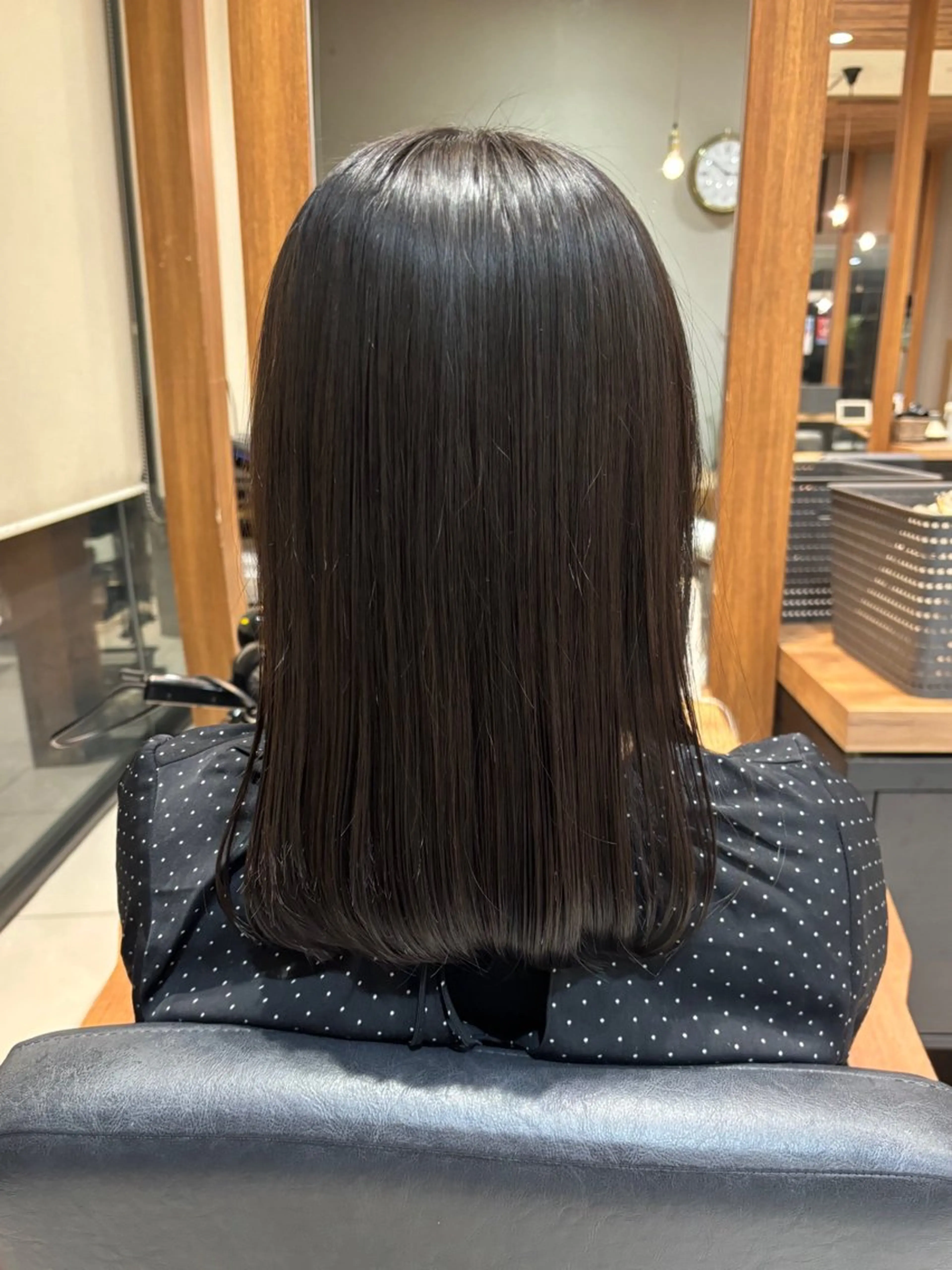 ミディアム カット 小嶺 歩夏のヘアスタイル