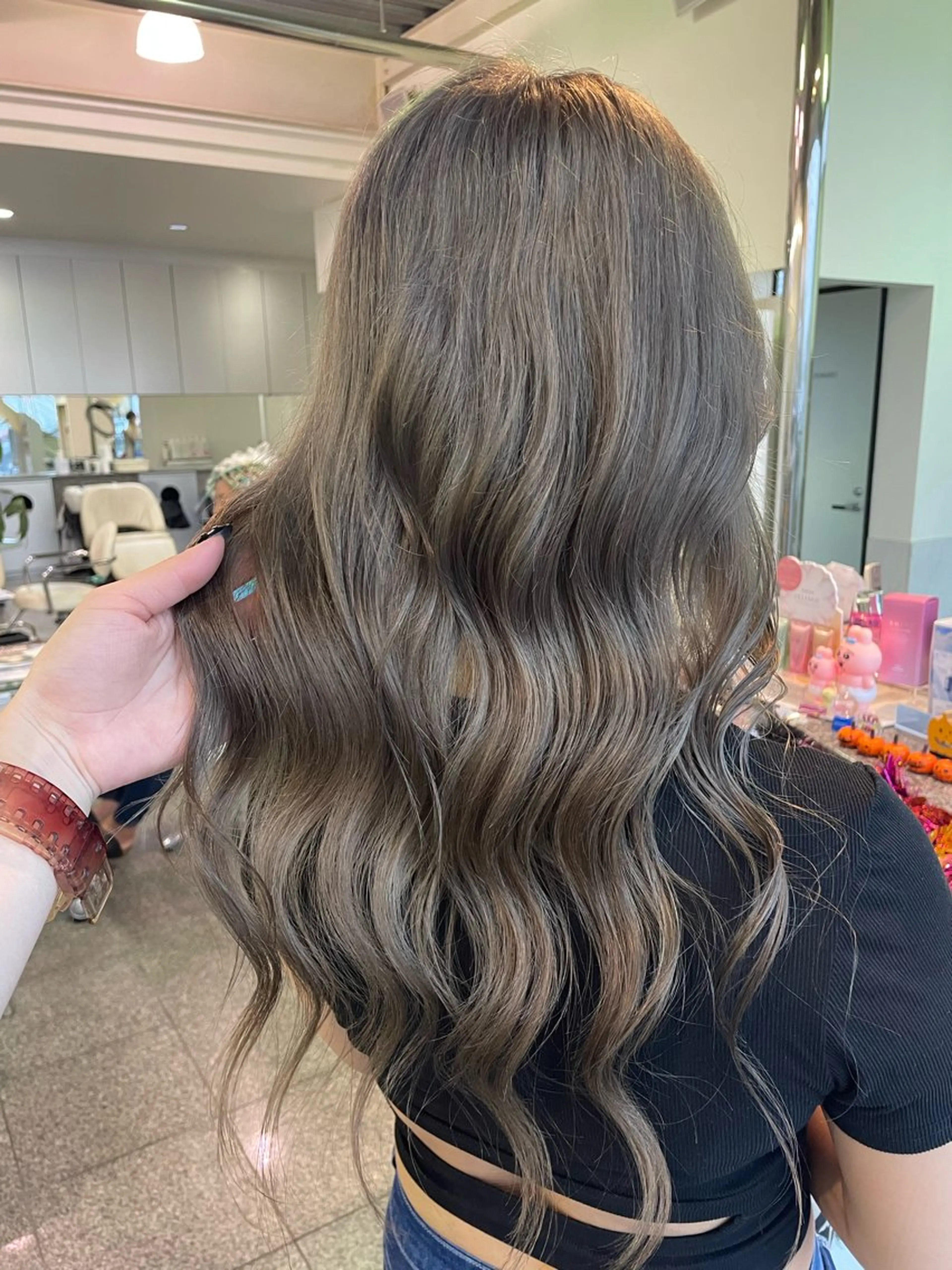 セミロング ハイトーン/ブリーチ 🤍足立里湖のヘアスタイル