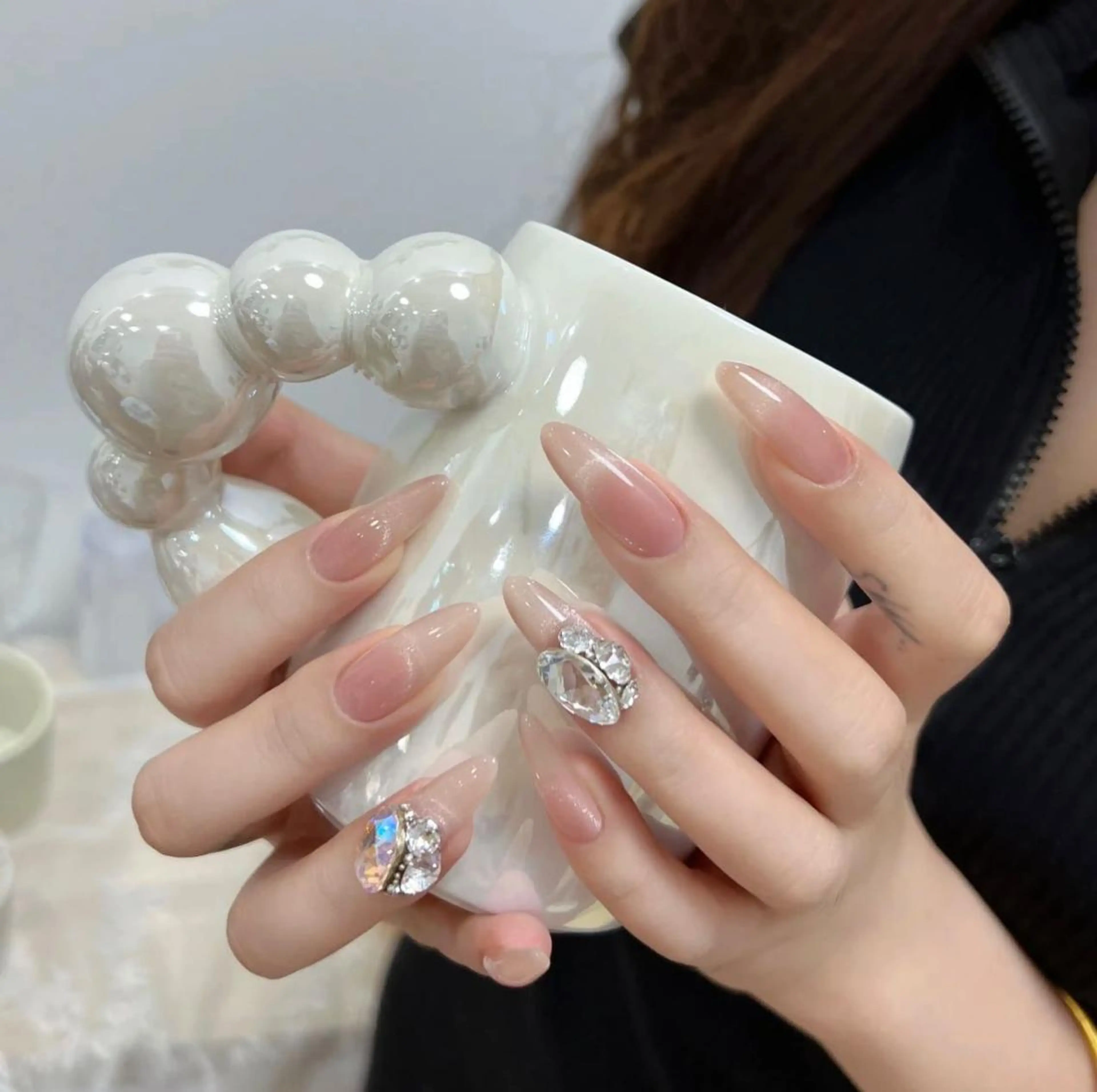 ネイル アートネイル 長さ出し ネイルチップ Queens 新宿本店のネイルデザイン