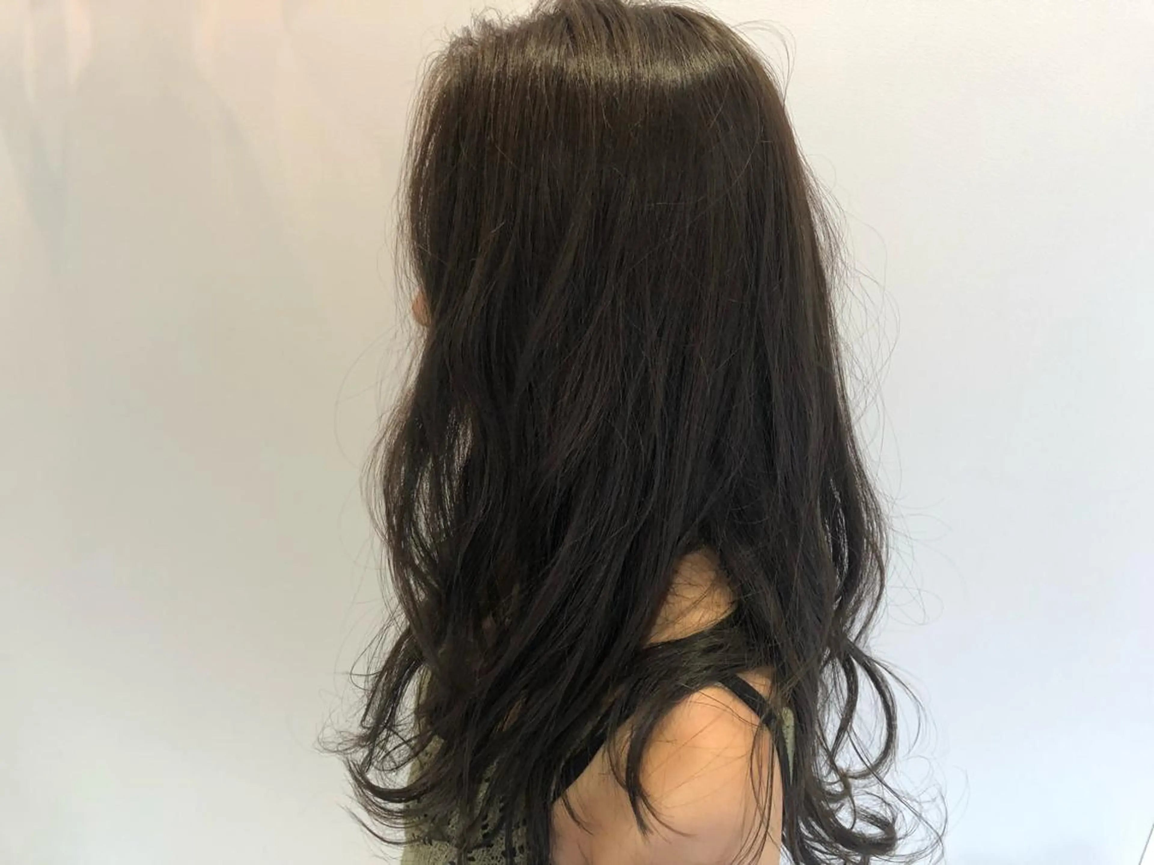 ロング 辻本 夏子のヘアスタイル