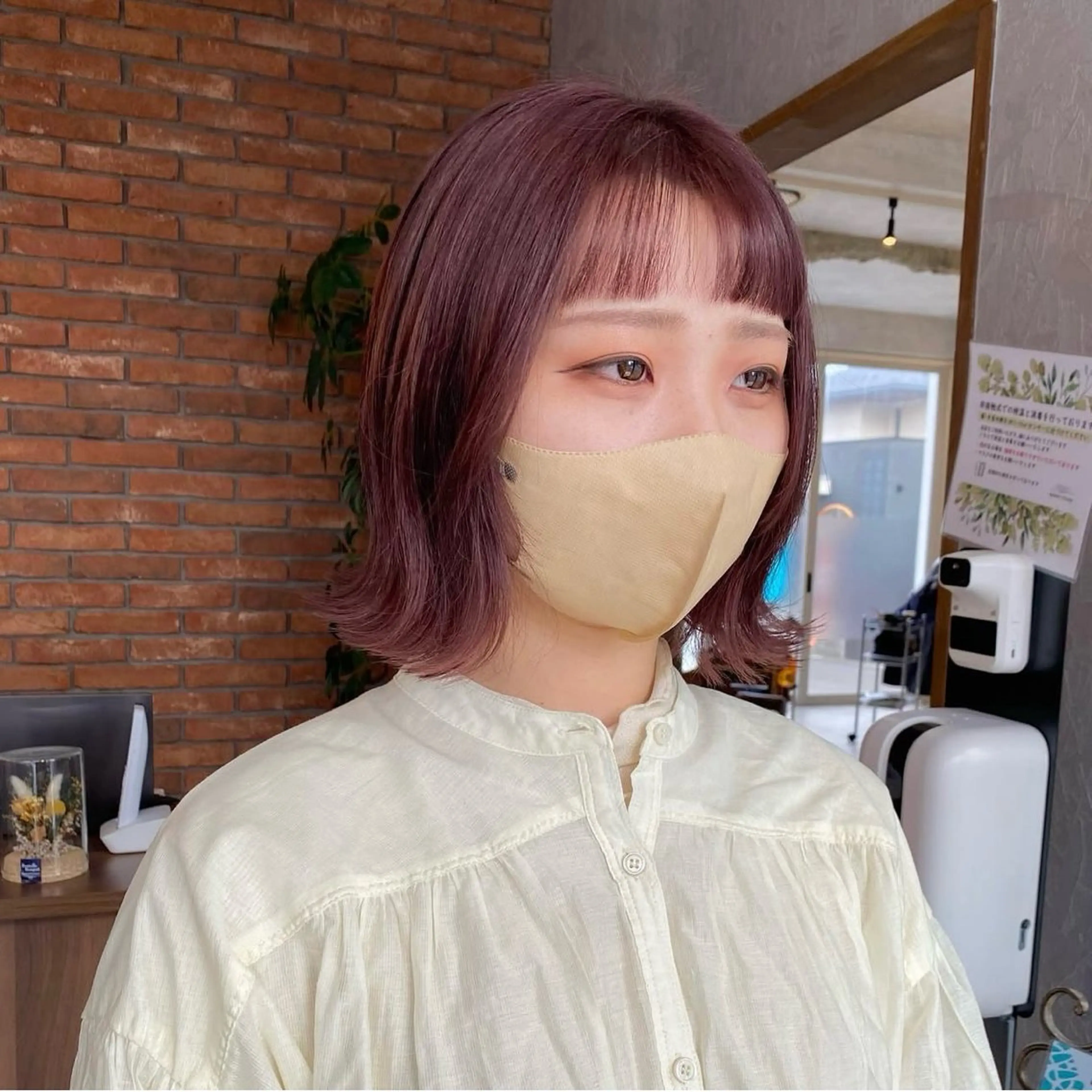 ミディアム カラー 切りっぱなしボブ ブリーチ カシス ブリーチなしカラー ボブ benji所属・Hamatsu Misakiのヘアスタイル