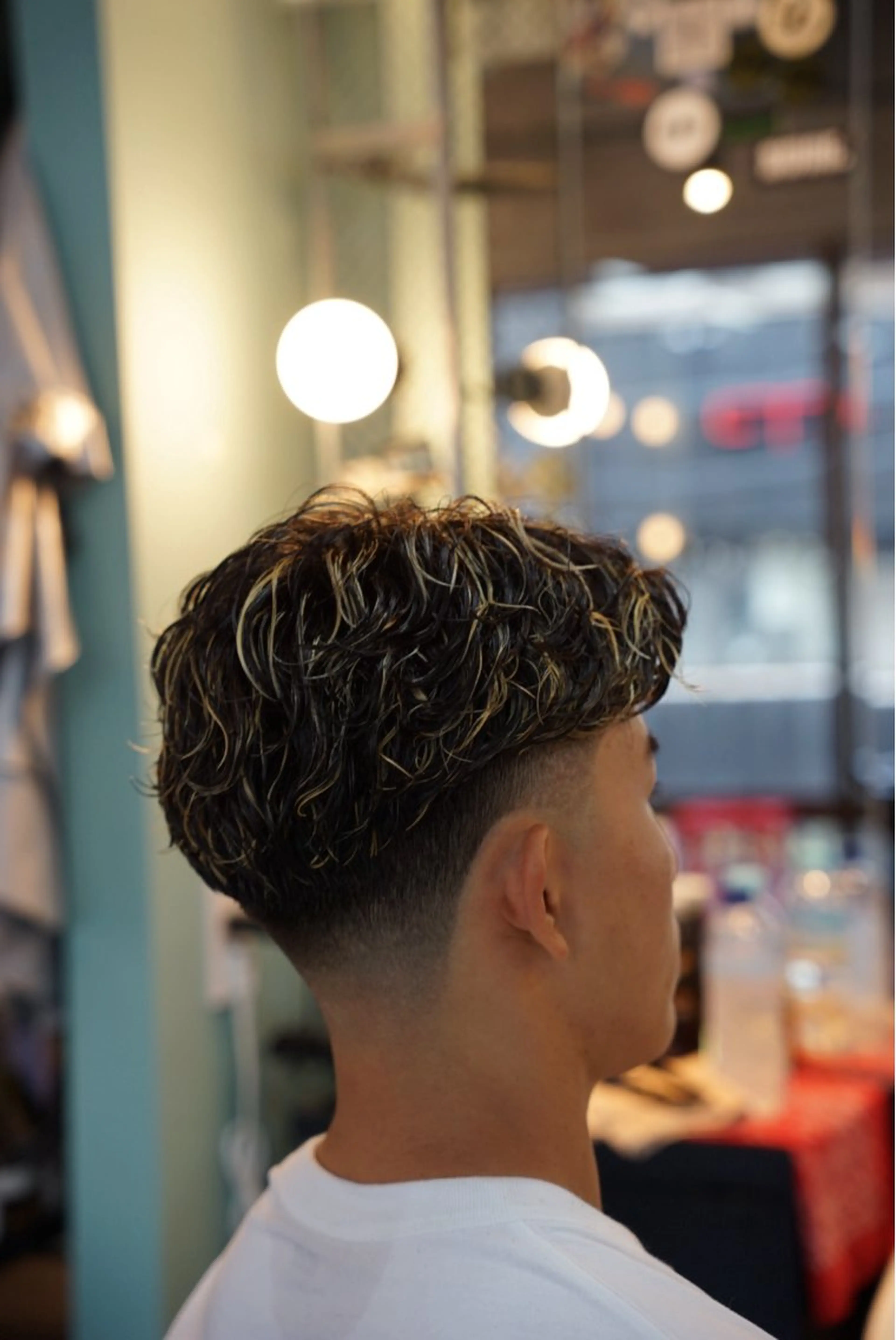 ショート カラー パーマ メンズ フェードカット メンズメッシュ メッシュ ヘアカラー TIGHT SWAG BARBERWORKS所属・TIGHT SWAG YUTOのヘアスタイル