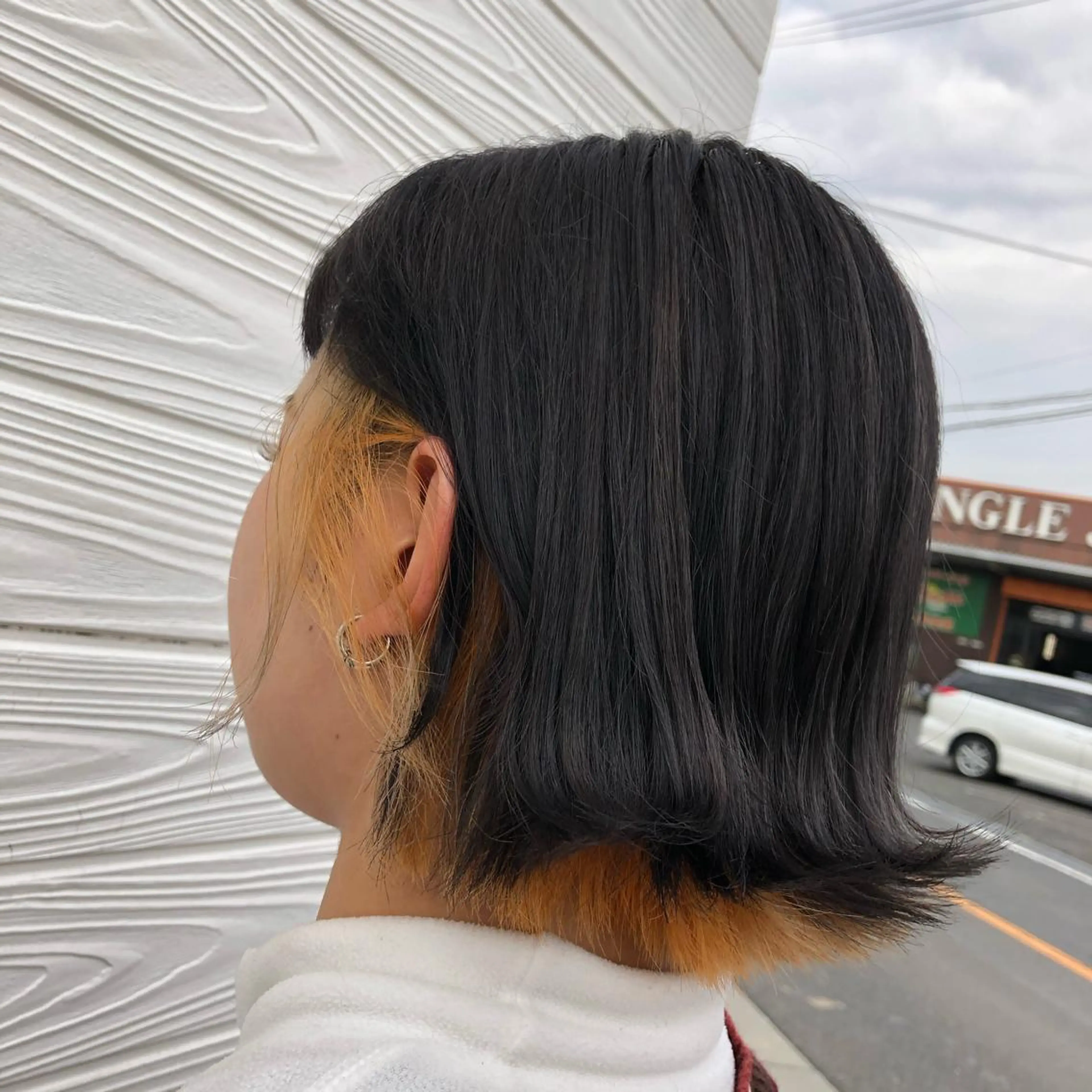 ショート ヘアカラー 半田 知穂のヘアスタイル