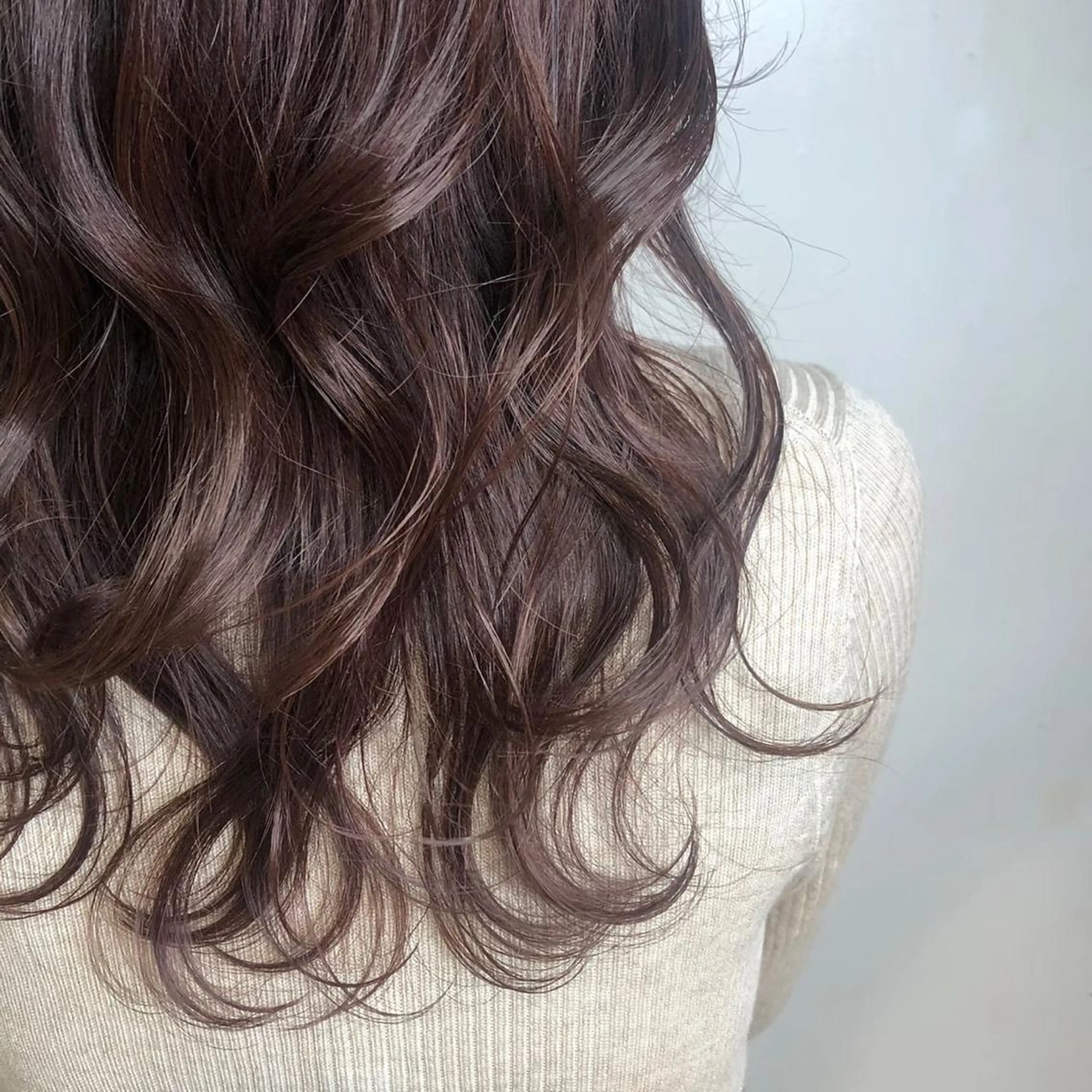 セミロング カラー ヘアアレンジ マツエク・マツパ アイブロウ ブラウンカラー パープルカラー パープルブラウン カラーマツエク カット ヘアカラー トリートメント Noah's　Ark所属・透明感カラー🫧ヘア セット🫧松本菜月の眉毛・アイブロウイメージ