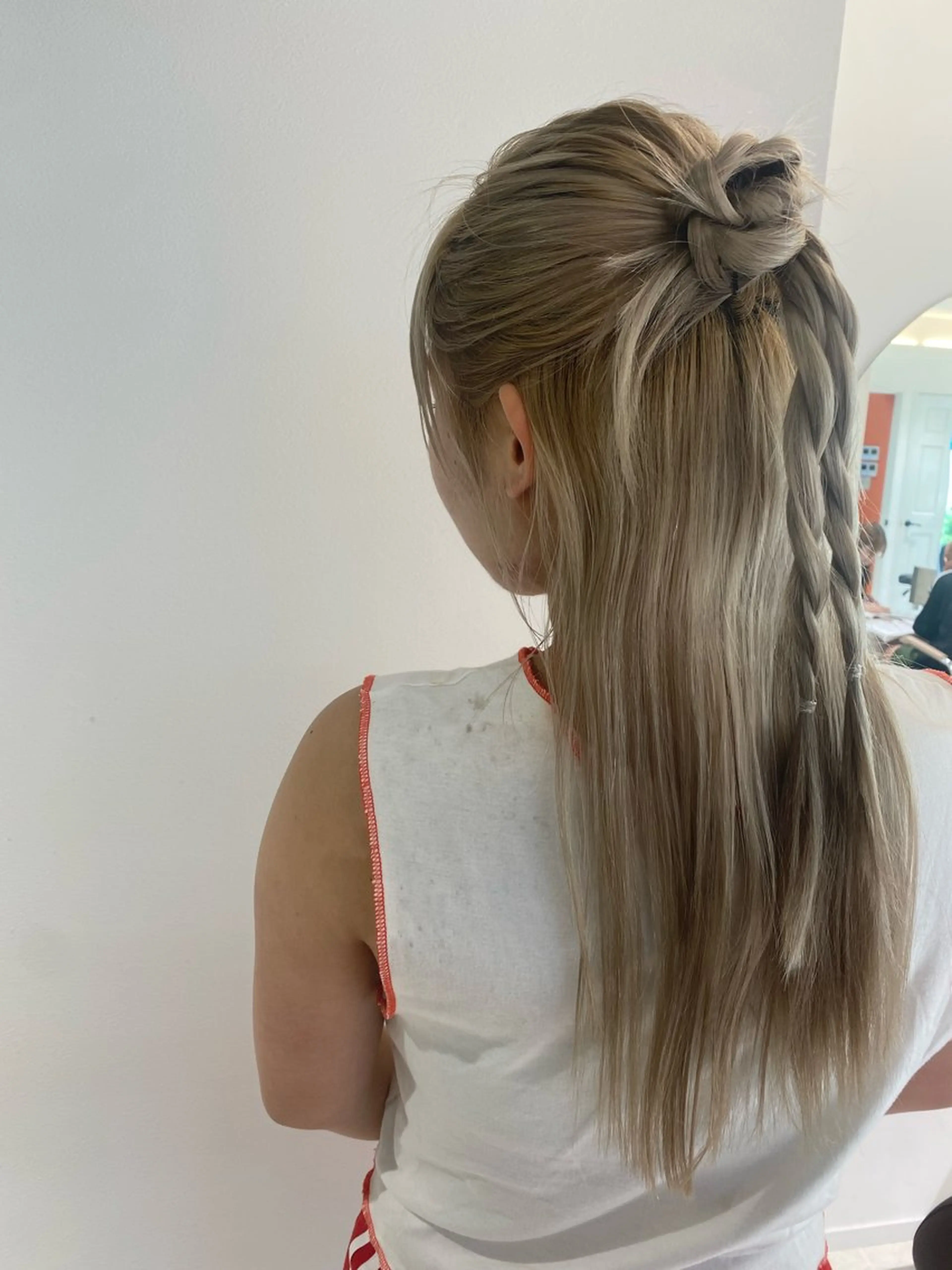 ロング 韓国風ヘア ヘアセット カラー／ブリーチ しほのヘアスタイル