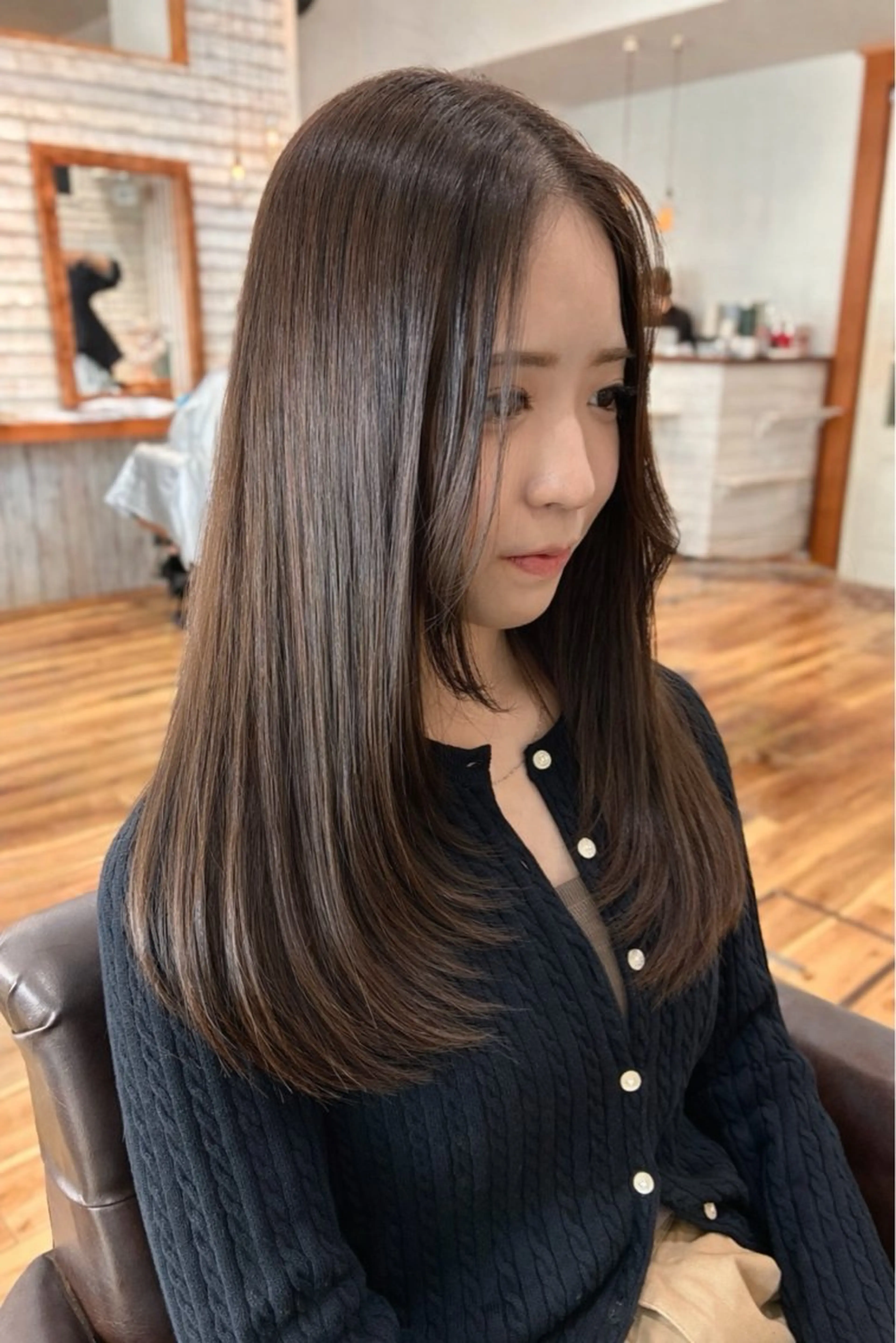 セミロング カット ヘアカラー 秋田 弥生のヘアスタイル