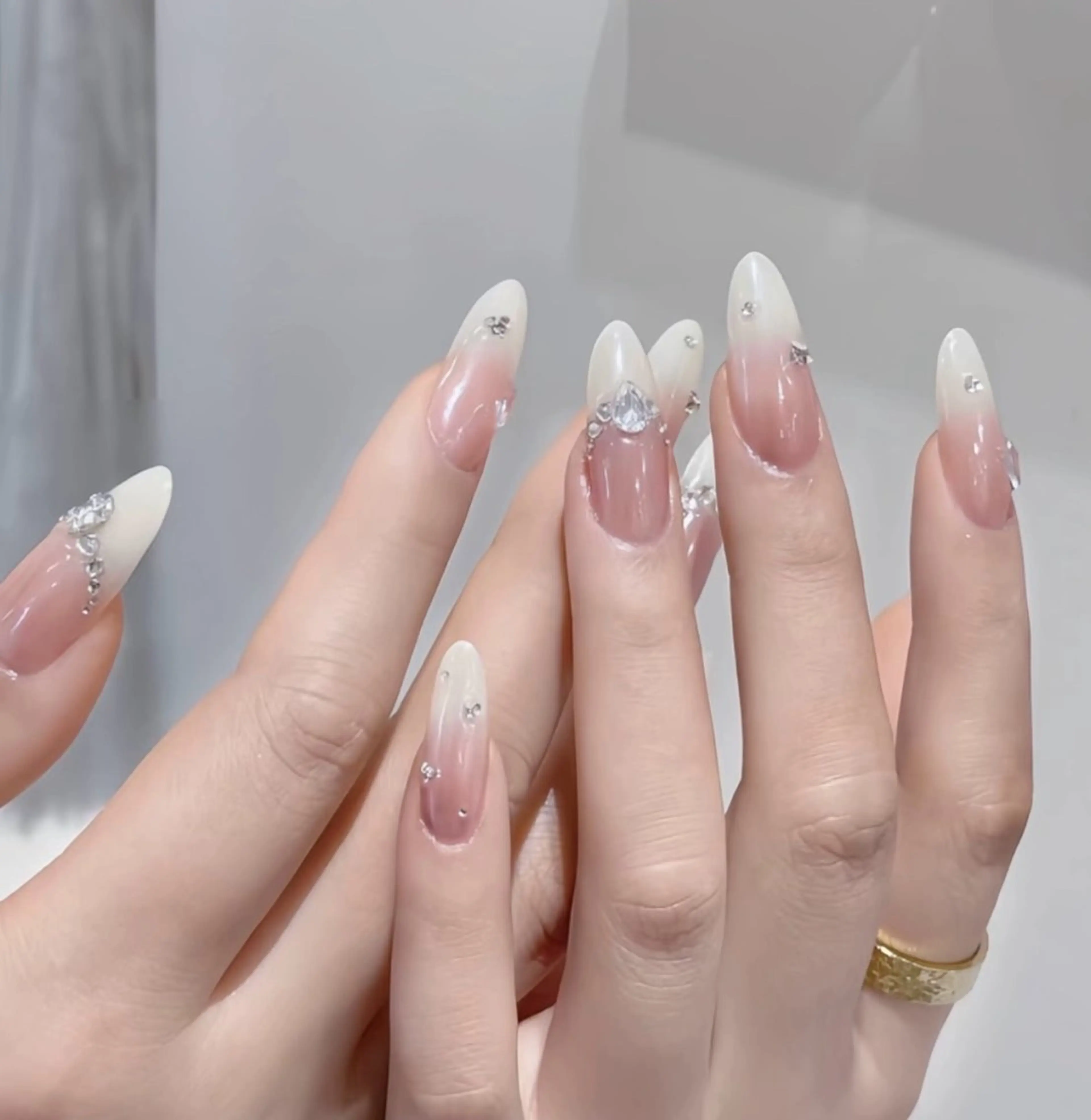 ネイル ハンドネイル ハンドケア モナ& あきのネイルデザイン