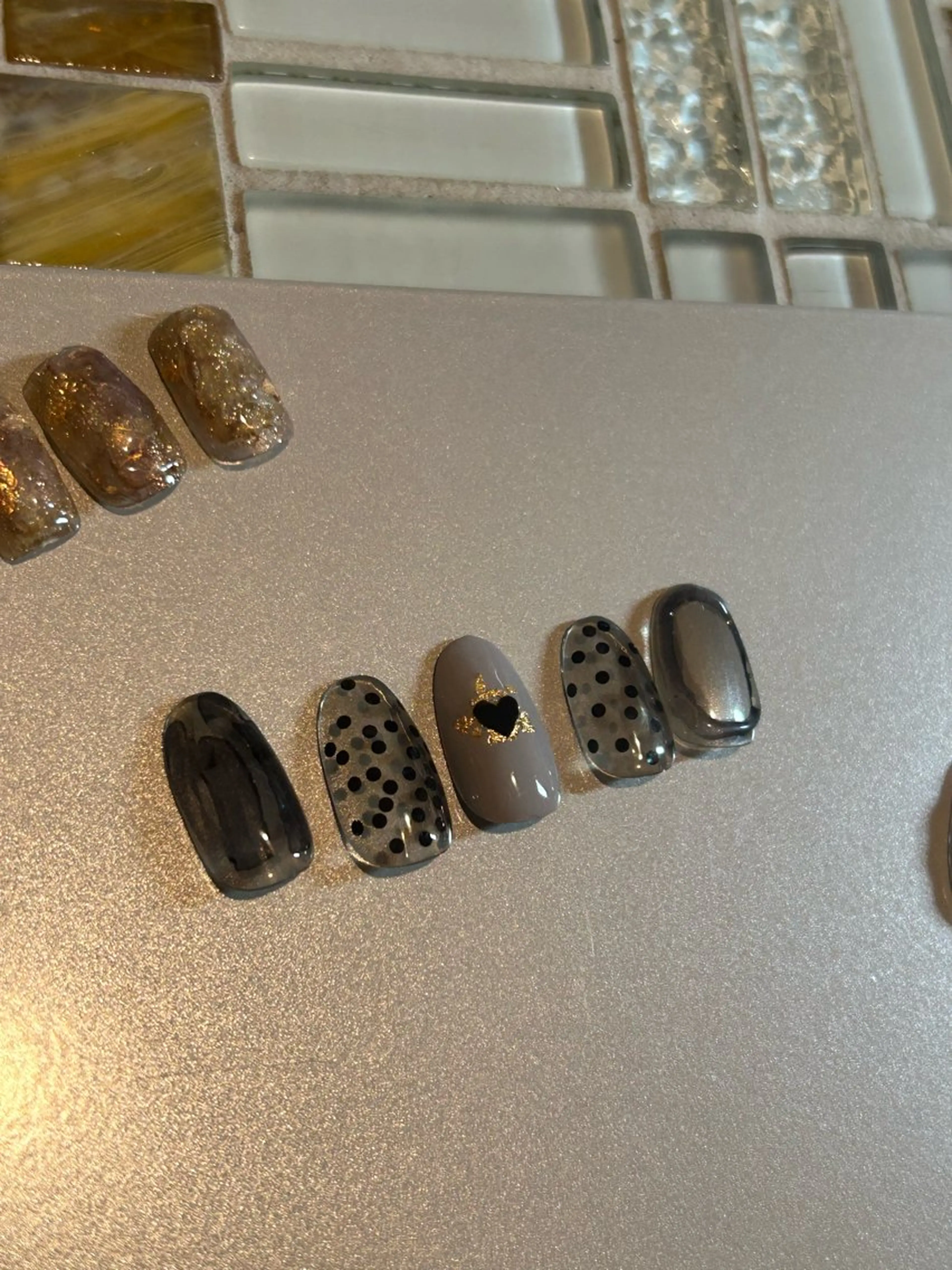 ネイル nail atelier hiton所属・nailist 朱音のネイルデザイン