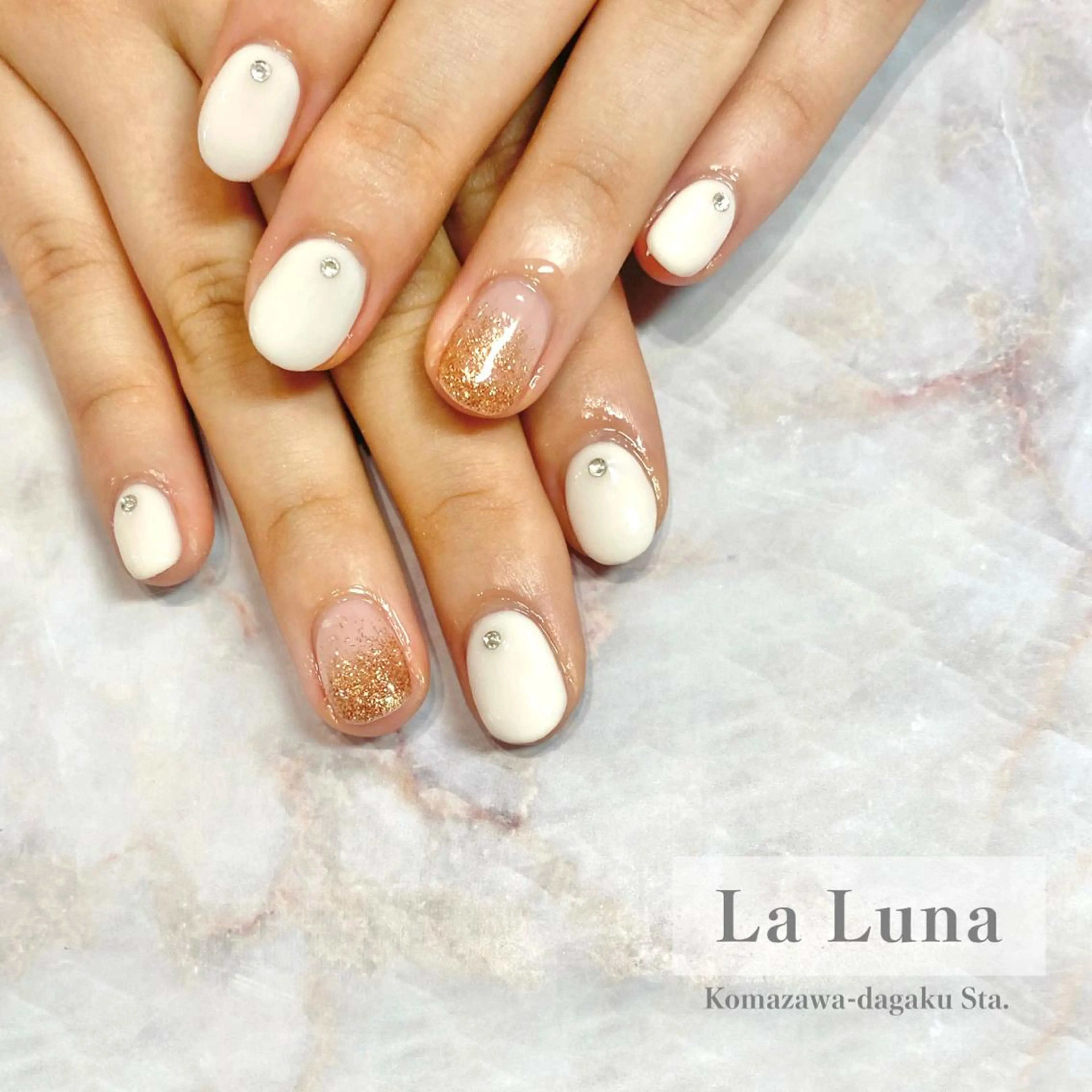 ネイル ラメ(グリッター) ラメグラデーション ホワイト ＬａＬｕｎａ🌙 natsukiのネイルデザイン