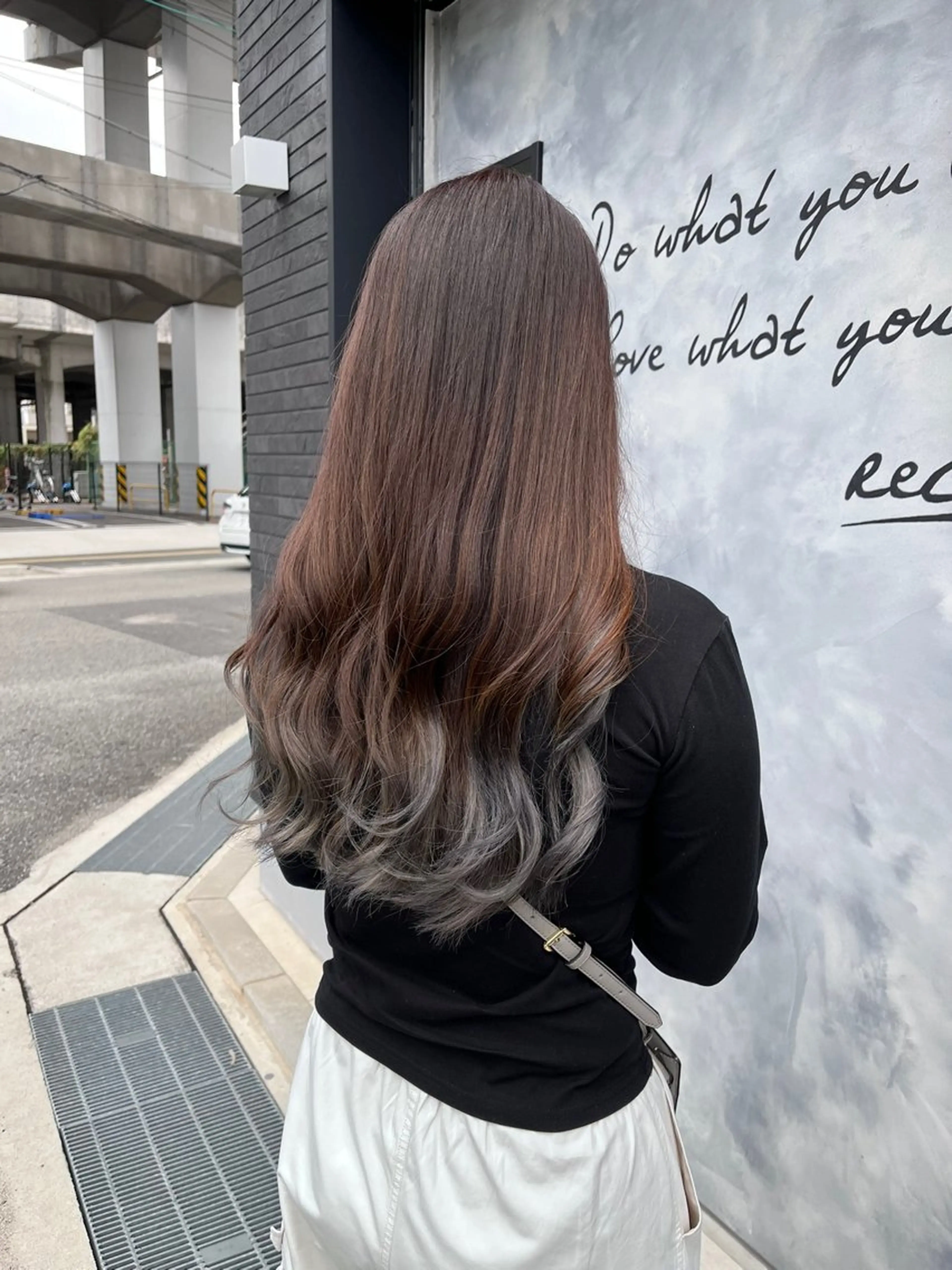 ロング カラー ブリーチ グラデーションカラー ヘアカラー 森口 竜三のヘアスタイル