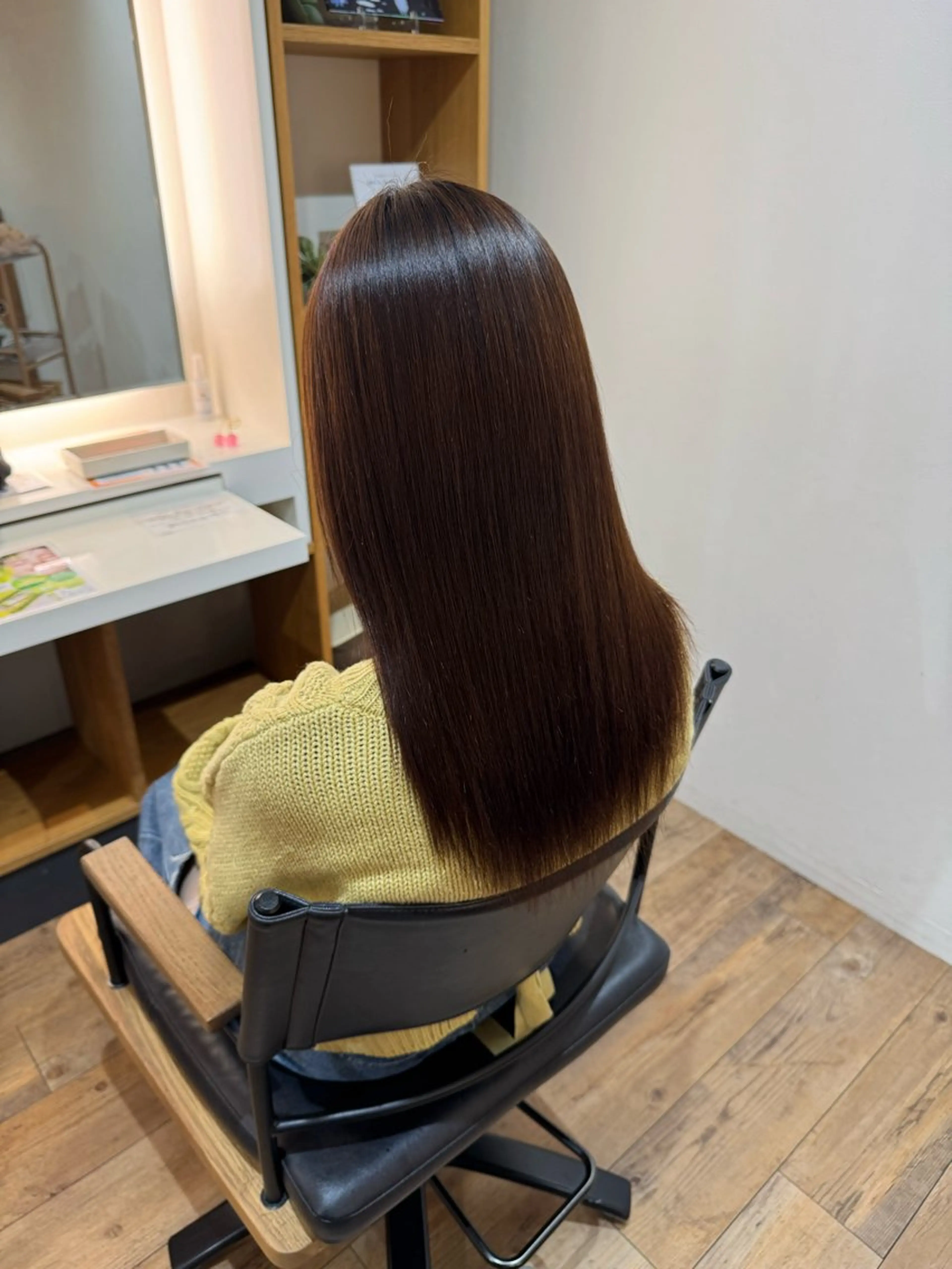 セミロング カット 縮毛矯正 トリートメント afloatkobe所属・美髪/髪質改善 川口凌弥のヘアスタイル