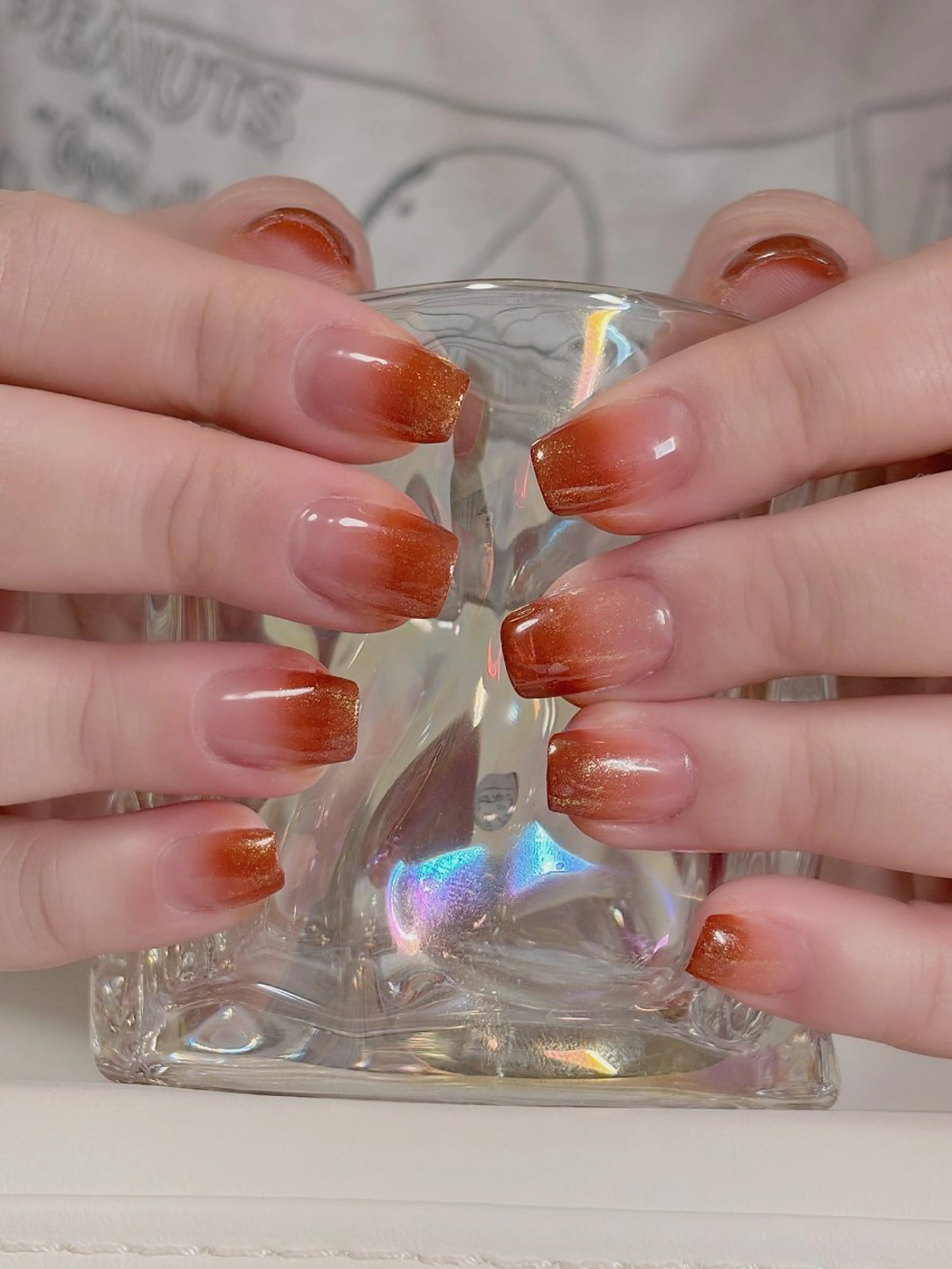 ネイル グラデーション ラメ(グリッター) 赤色 ワンホンネイル ハンドネイル haku mioのネイルデザイン