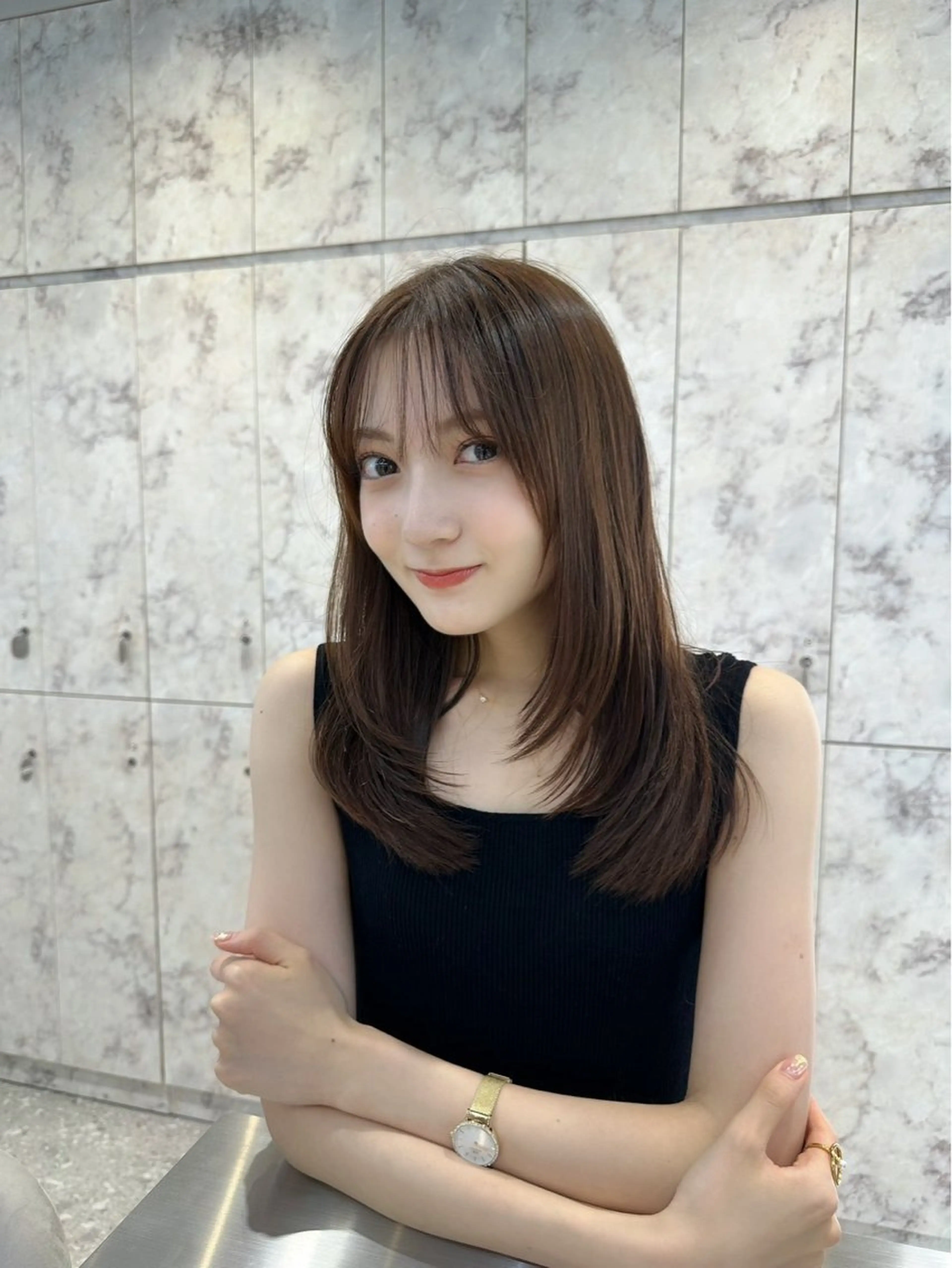 ミディアム カラー 顔まわりレイヤー レイヤーカット シースルーバング カット ヘアカラー トリートメント 新宿/韓国レイヤー/ 顔周りカット松本美晴のヘアスタイル