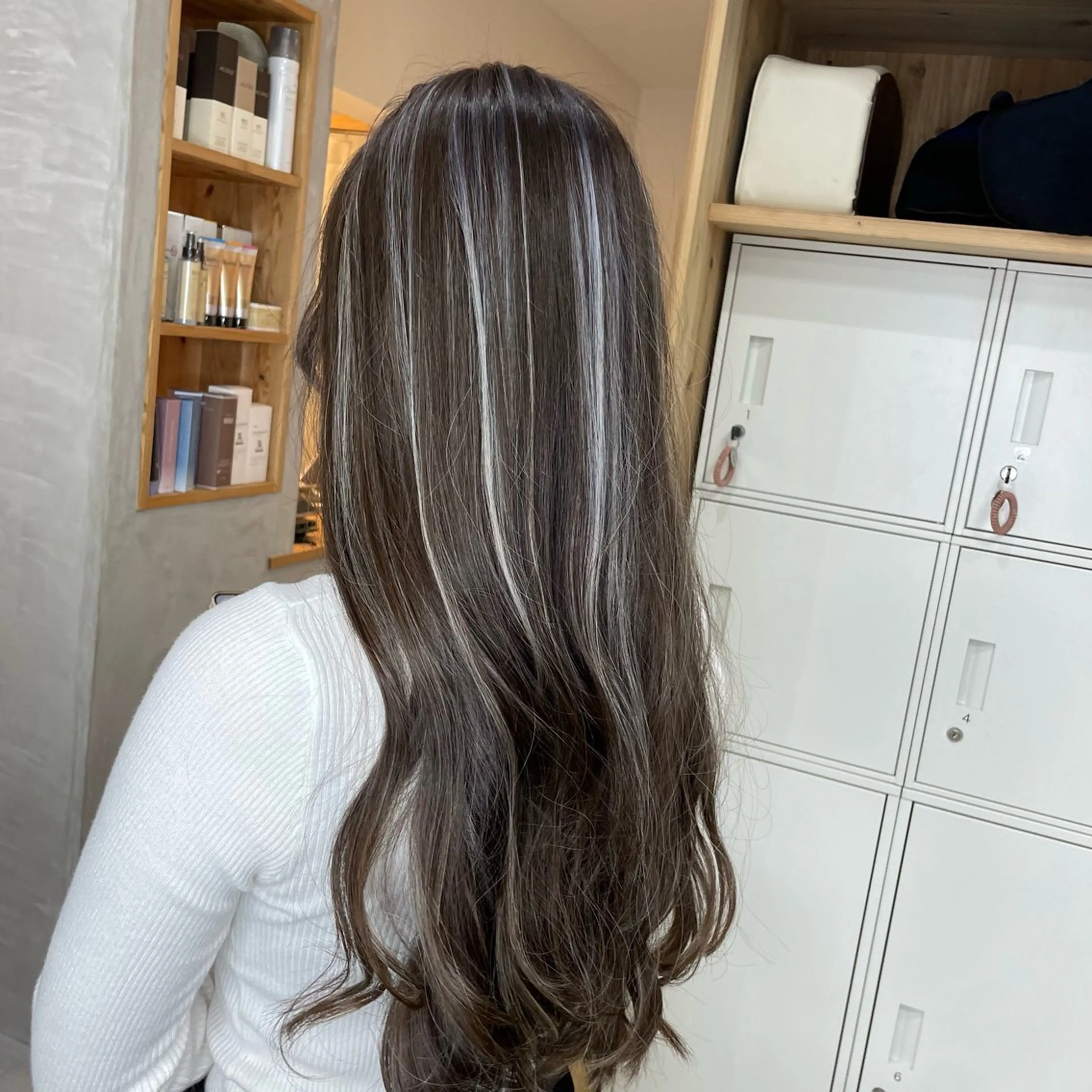 ロング ハイライト ラピス大阪アメ村店所属・大阪ハイトーン✨ 🇺🇸髪質改善🌴のヘアスタイル