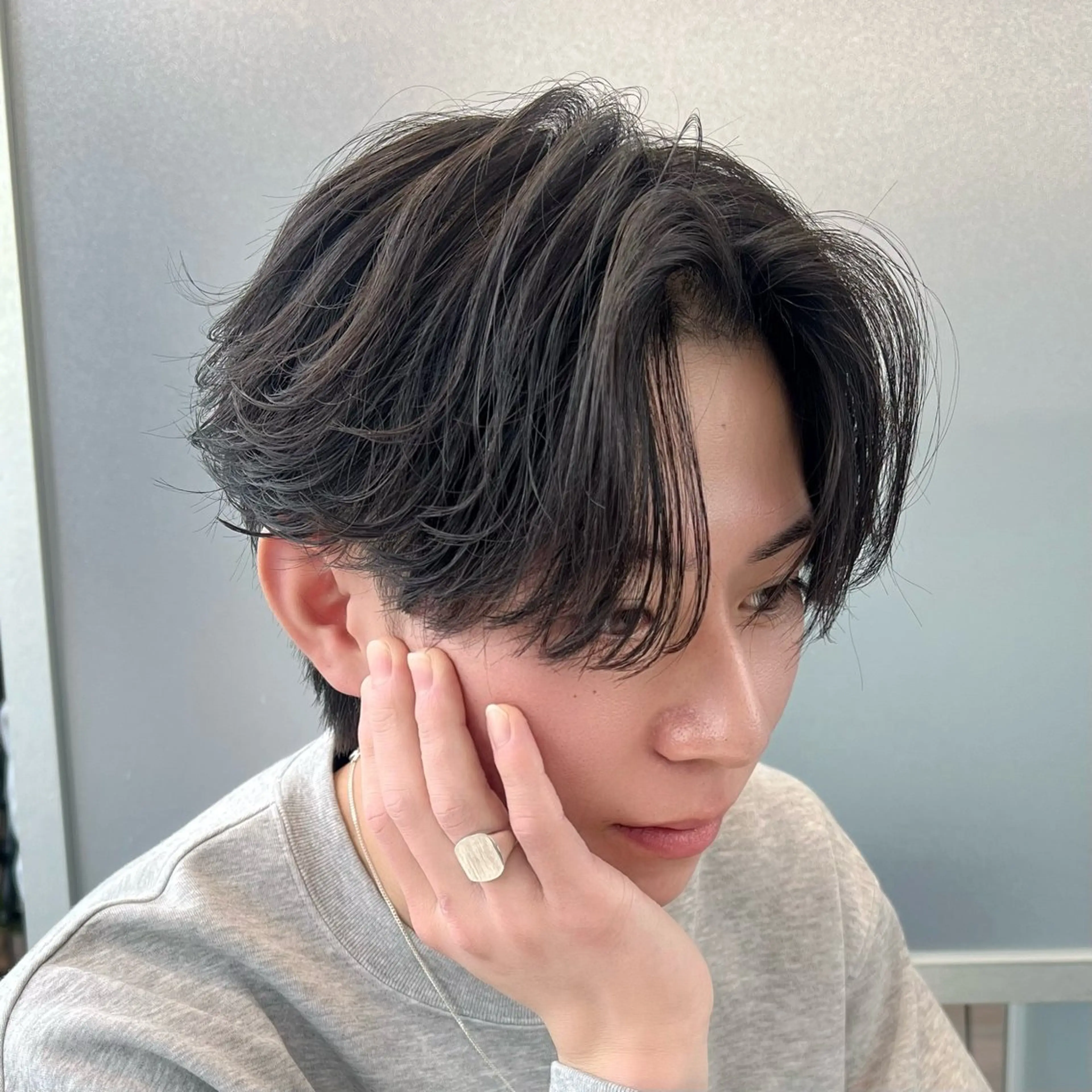 ミディアム メンズ フェザー/ゆるふわ パーマ/鐘ヶ江 航青のヘアスタイル