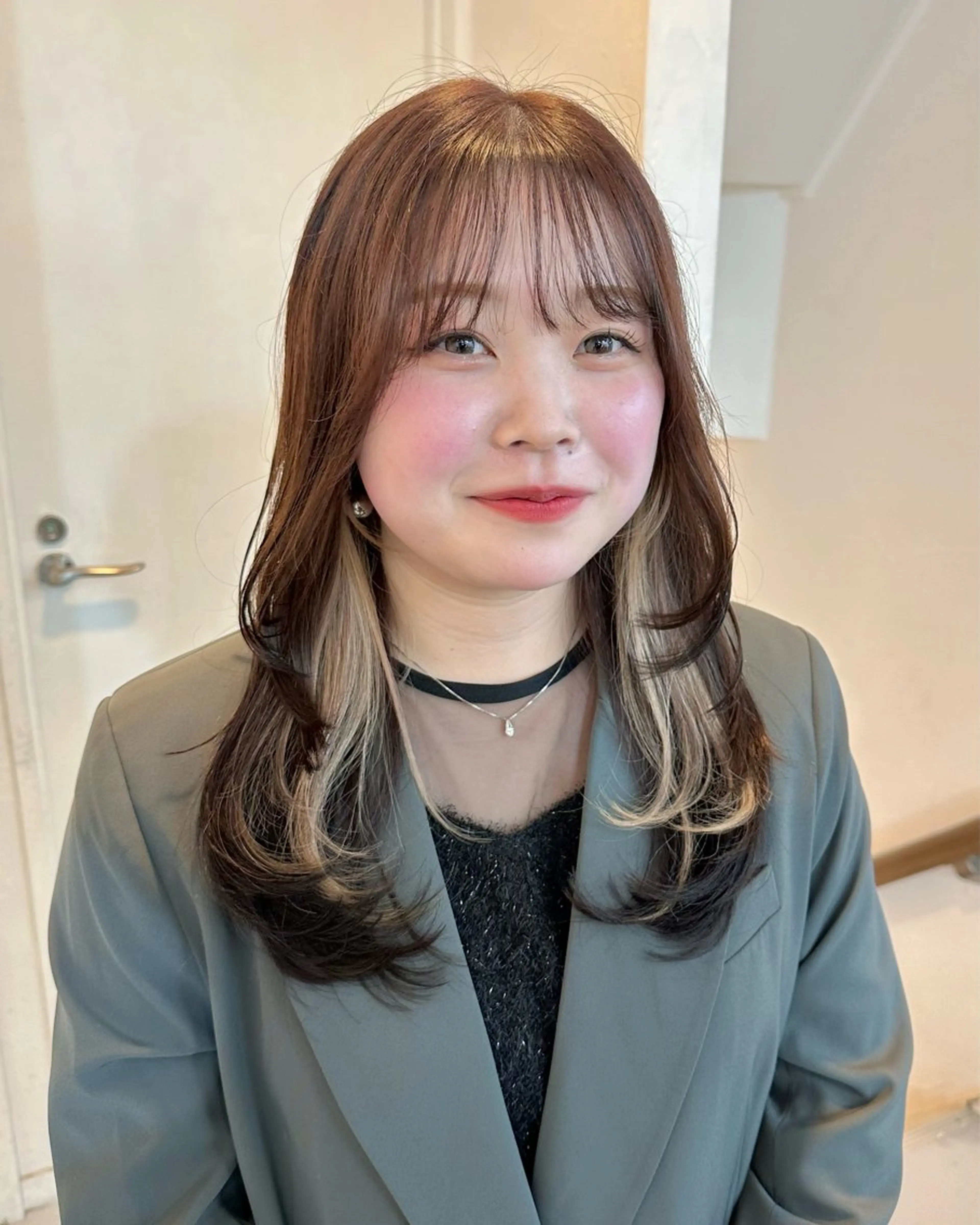 ミディアム カラー ベージュカラー インナーカラー ミルクティーベージュ レイヤーカット カット ヘアカラー トリートメント インナーカラー/レイ ヤーカット♡/マキシのヘアスタイル