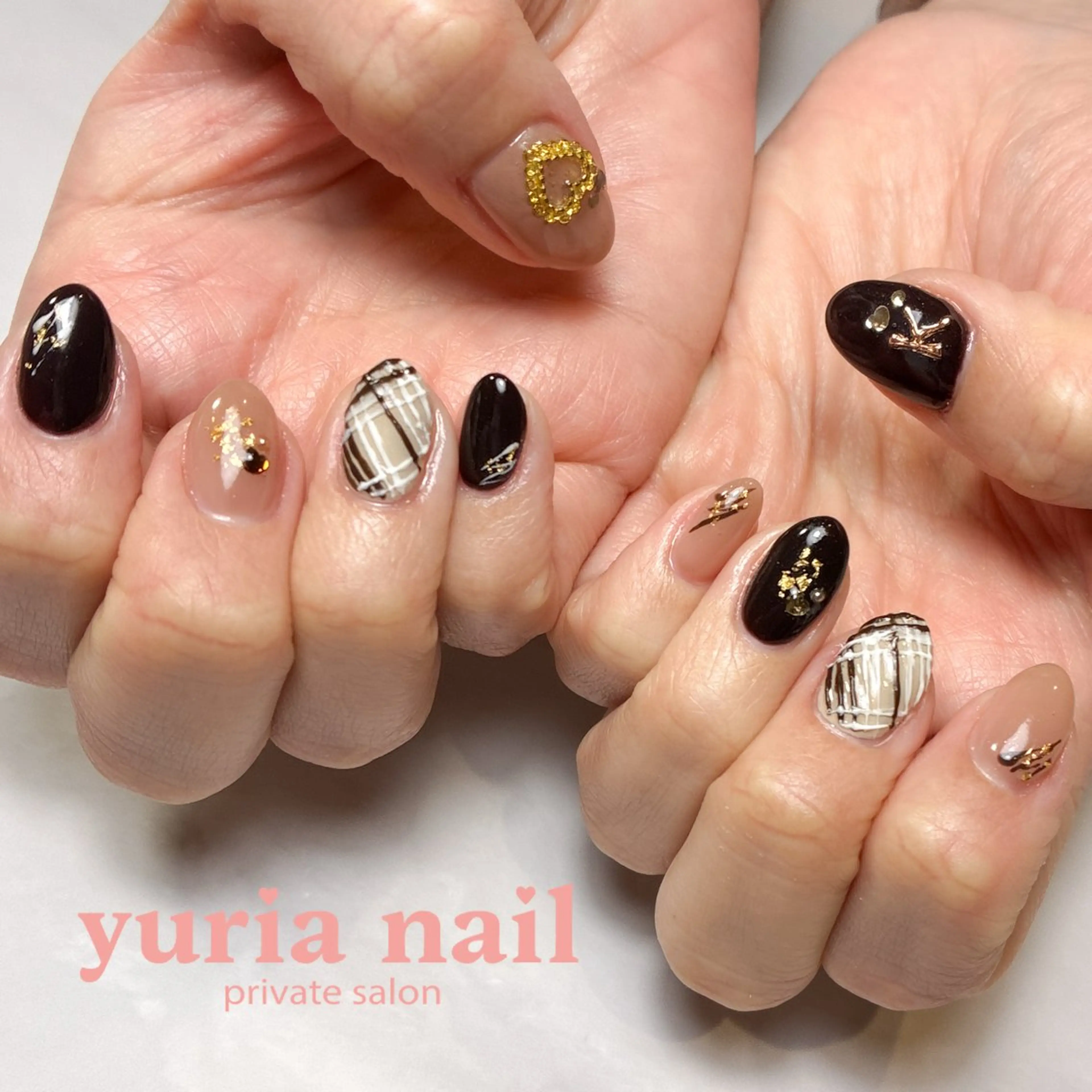 ネイル アートネイル ブラウン ジェルネイル ゴールド バレンタイン ハンドネイル 小林 ゆりあのネイルデザイン