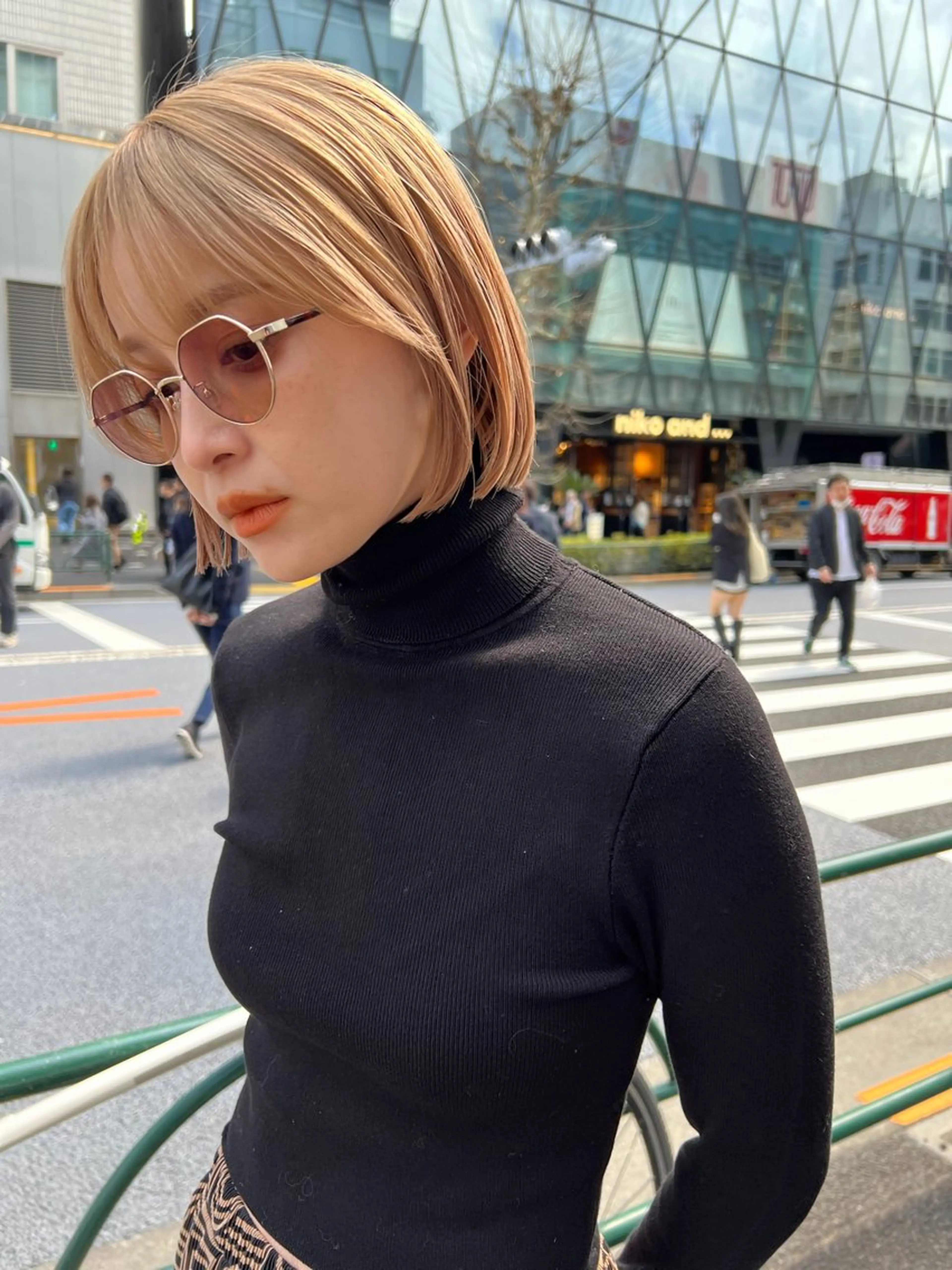 ショート カラー コテ巻き/パーマ/艶 透明感/荻原凜太郎のヘアスタイル