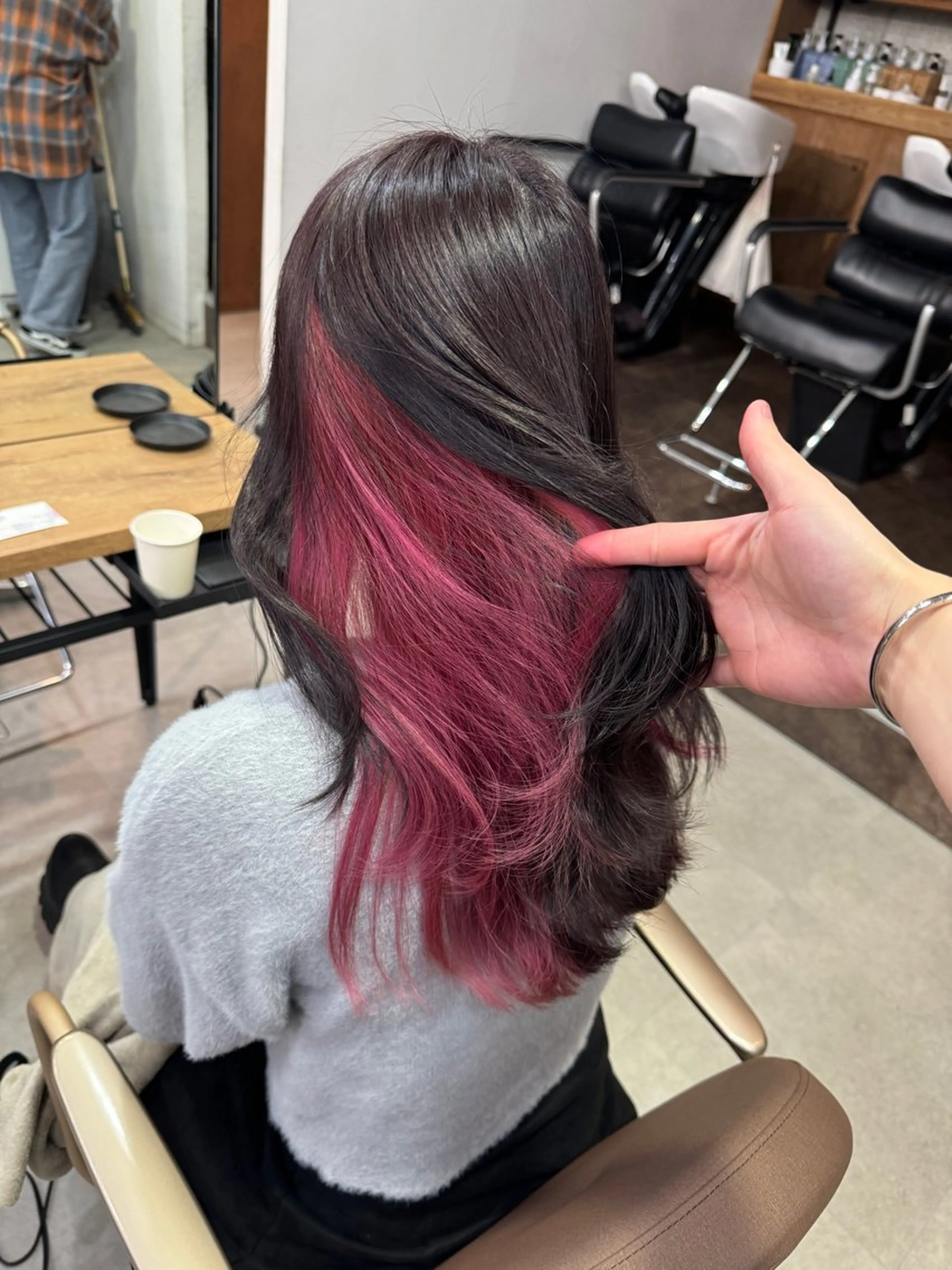 ロング カラー ブラウンカラー インナーカラー ラベンダーカラー ピンクカラー ヘアカラー トリートメント 切りっぱなしボブ/ ブリーチカラー/大塚のヘアスタイル