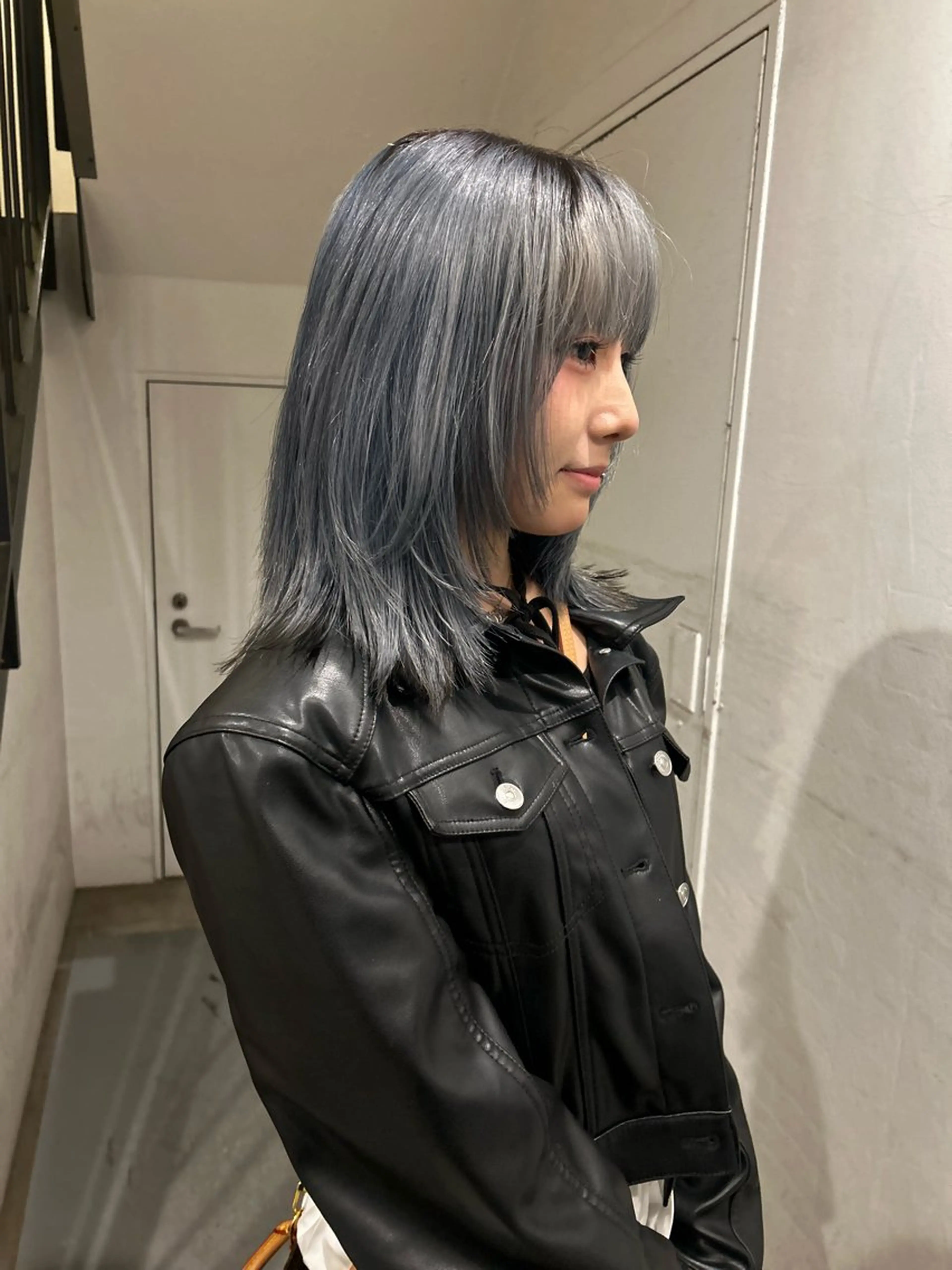 セミロング hen所属・心斎橋/レイヤー/ ブリーチ/モエのヘアスタイル