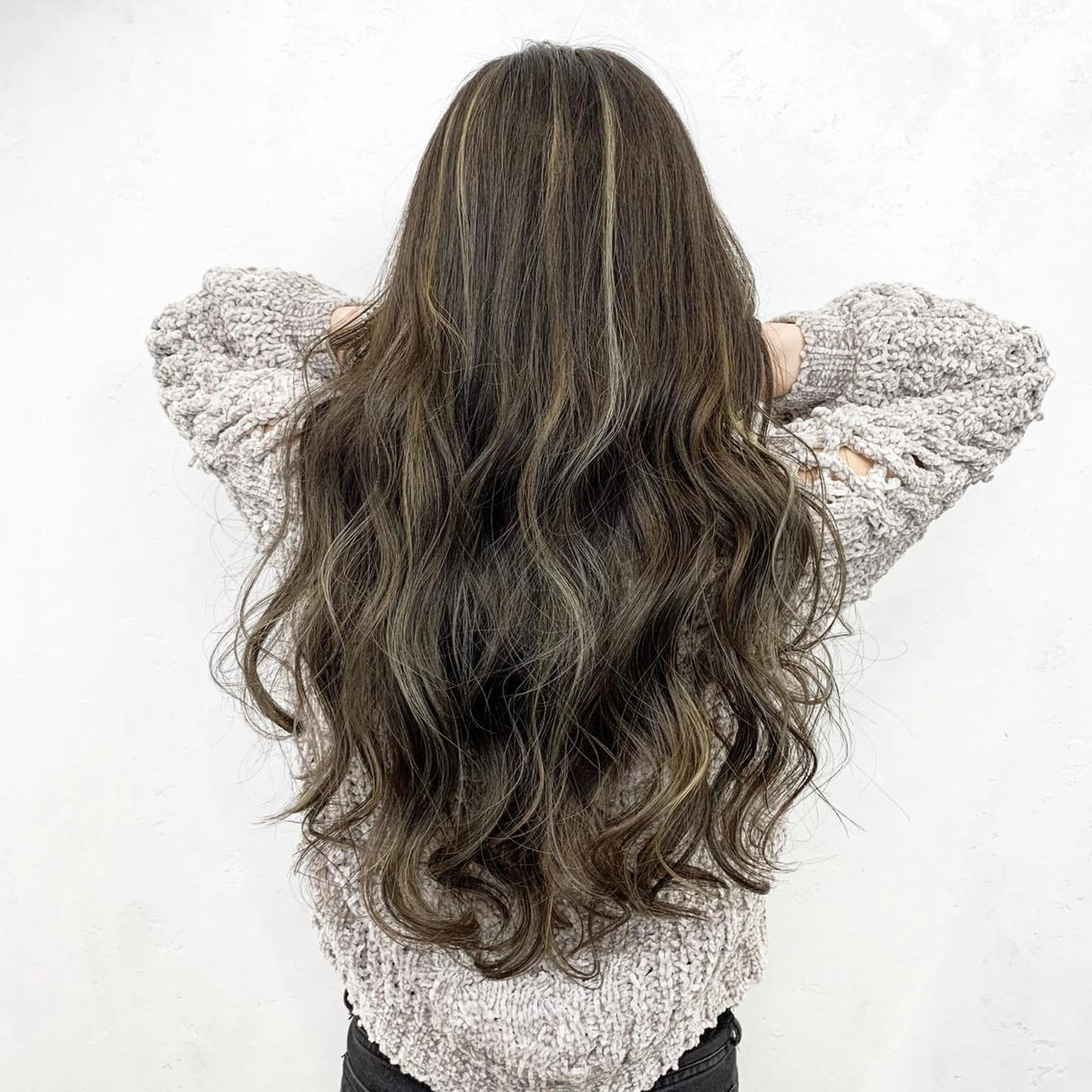 ロング カラー ヘアアレンジ マツエク・マツパ グレージュ ハイライトカラー ハイライト ヘアカラー TATSUYA アートディレクターのヘアスタイル