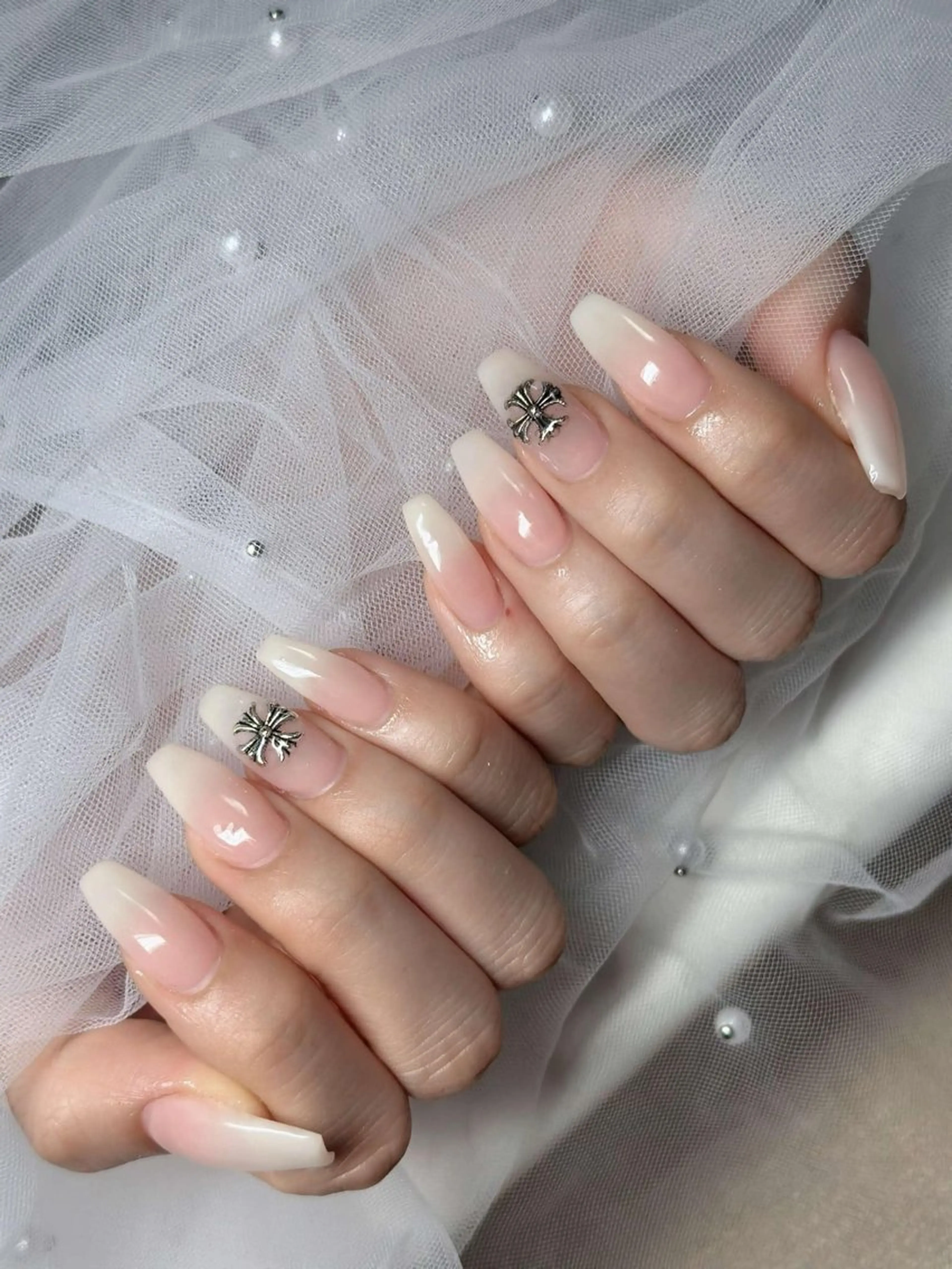 ネイル オーロラネイル フレンチネイル ジェルネイル ハロウィン キラキラネイル H.baby Nail Salonのネイルデザイン