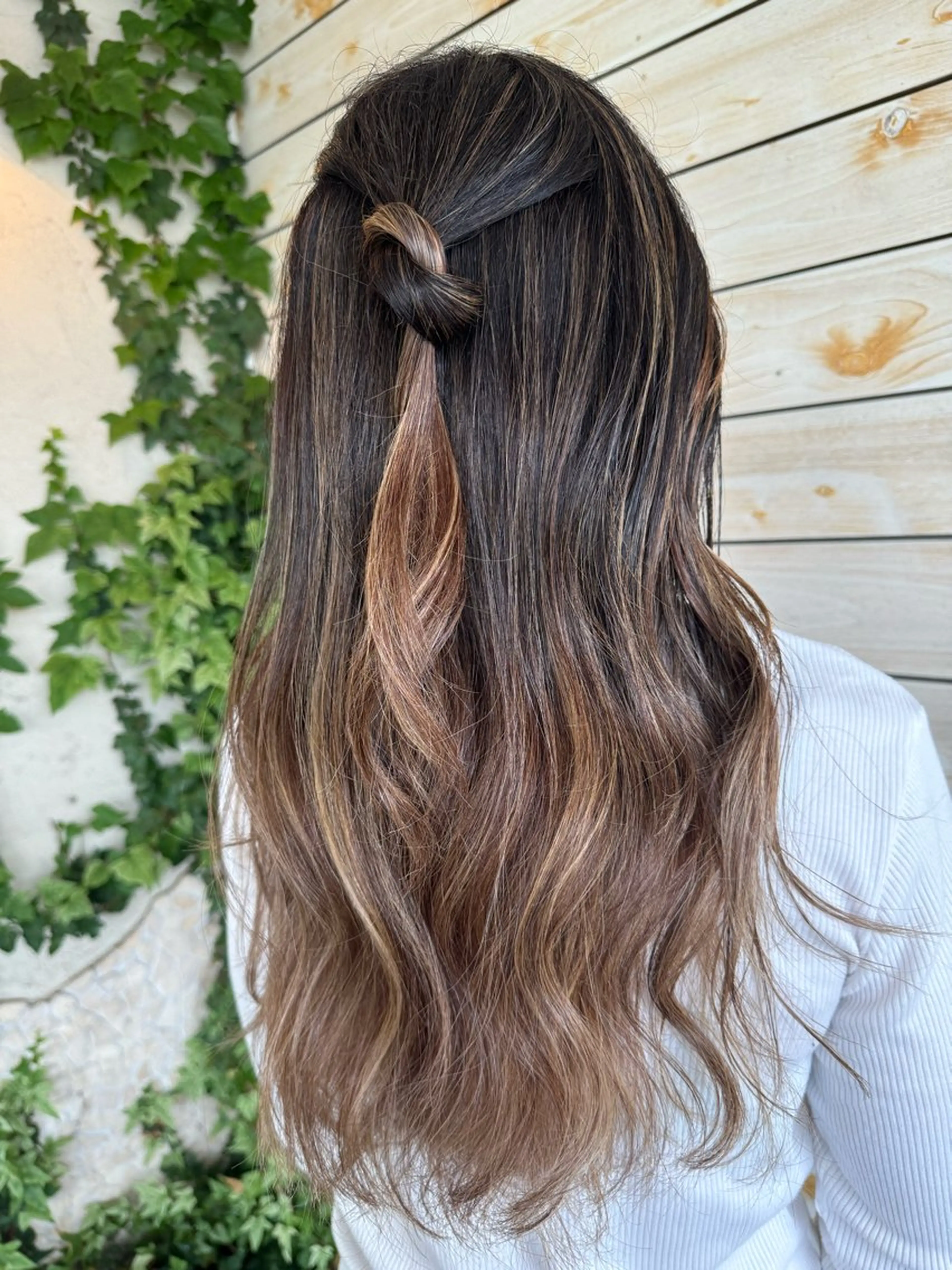 ロング カラー バレイヤージュ ブラウンカラー 外国人風カラー レイヤーカット ヘアカラー 🌸小掛🌸 豊橋外国人風カラーのヘアスタイル