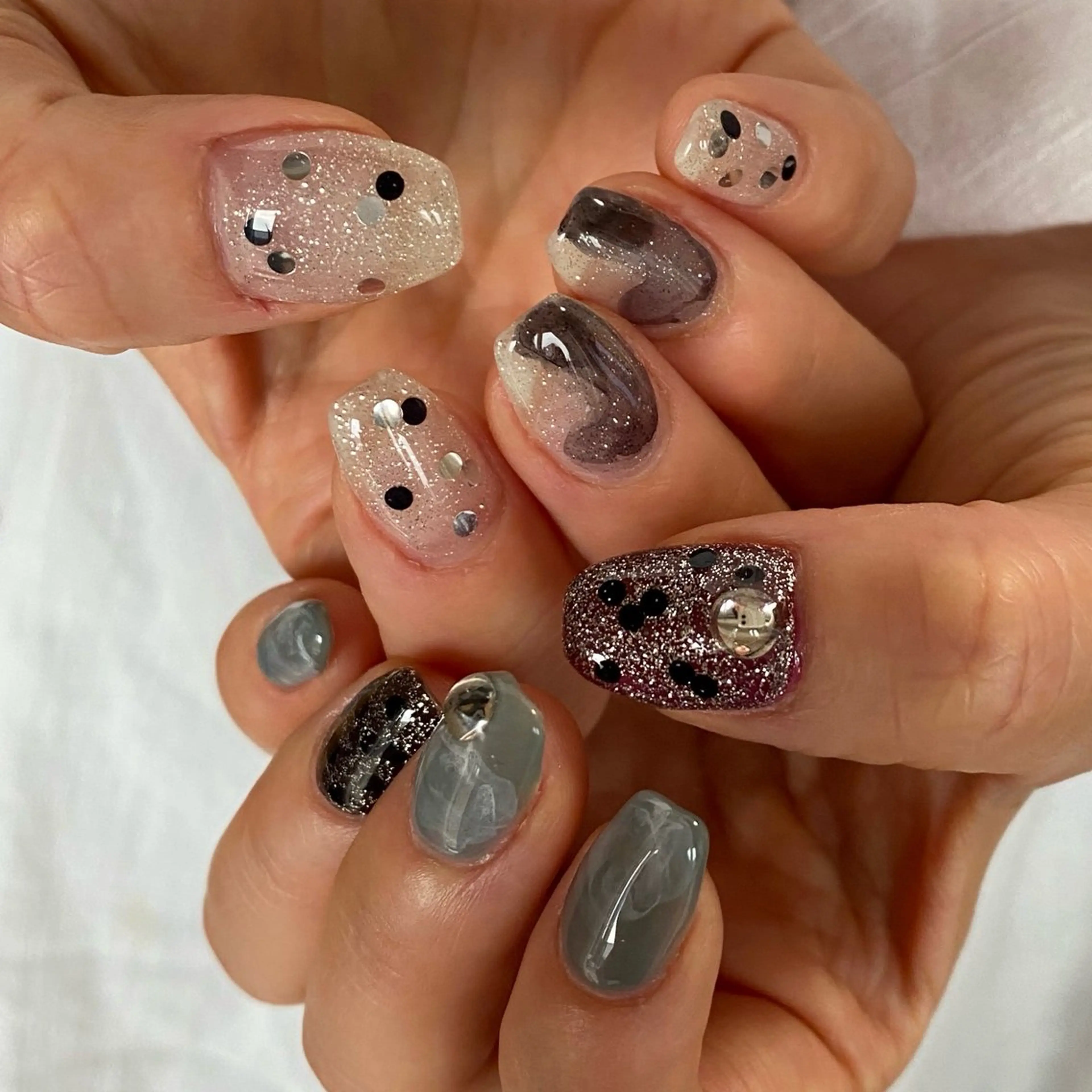 ネイル アートネイル ホログラムネイル ニュアンスネイル ハンドネイル amuse 手書きニュアンスのネイルデザイン