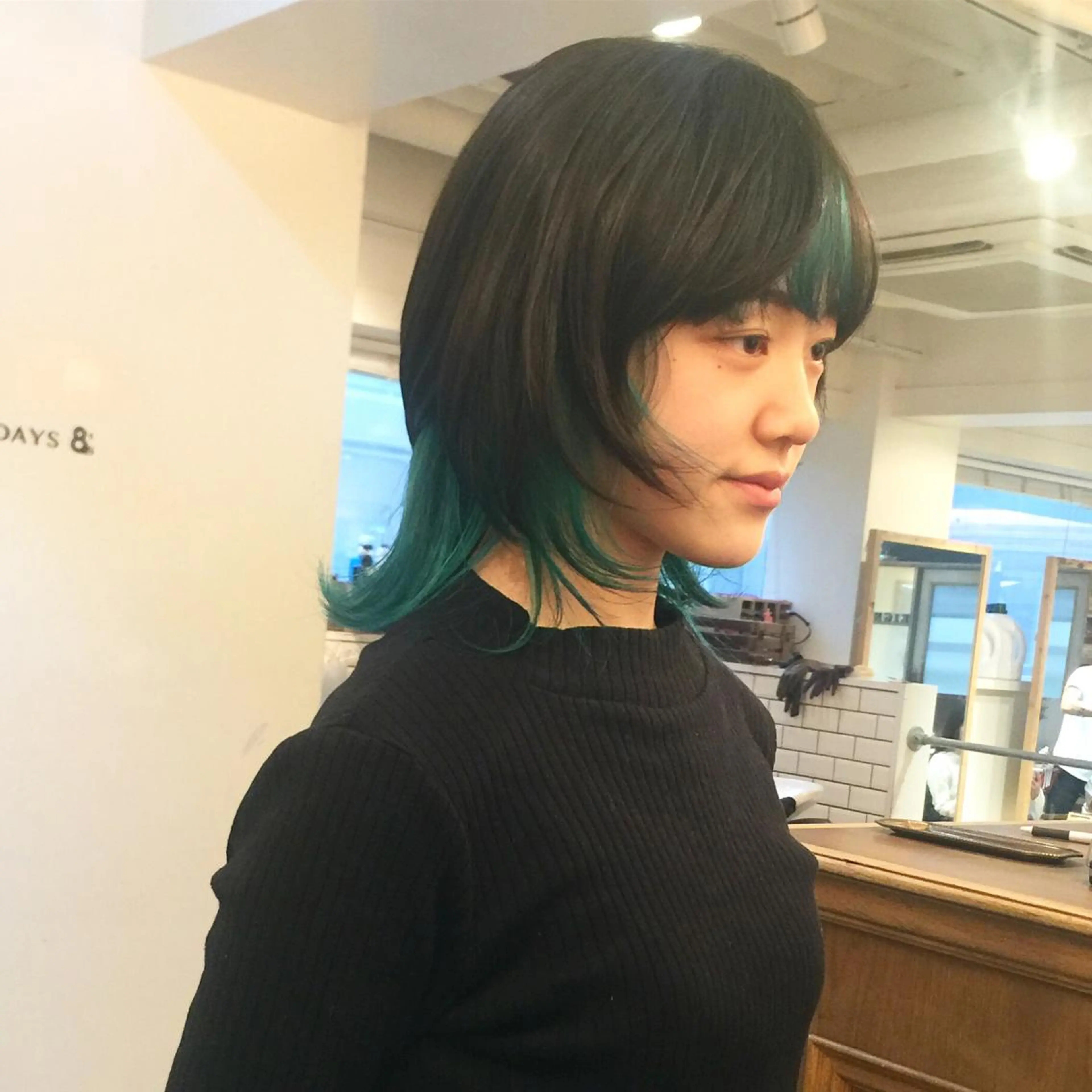 ミディアム カラー ウルフカット ホワイト&レイヤーカ ットエクステ長畠俊輔のヘアスタイル