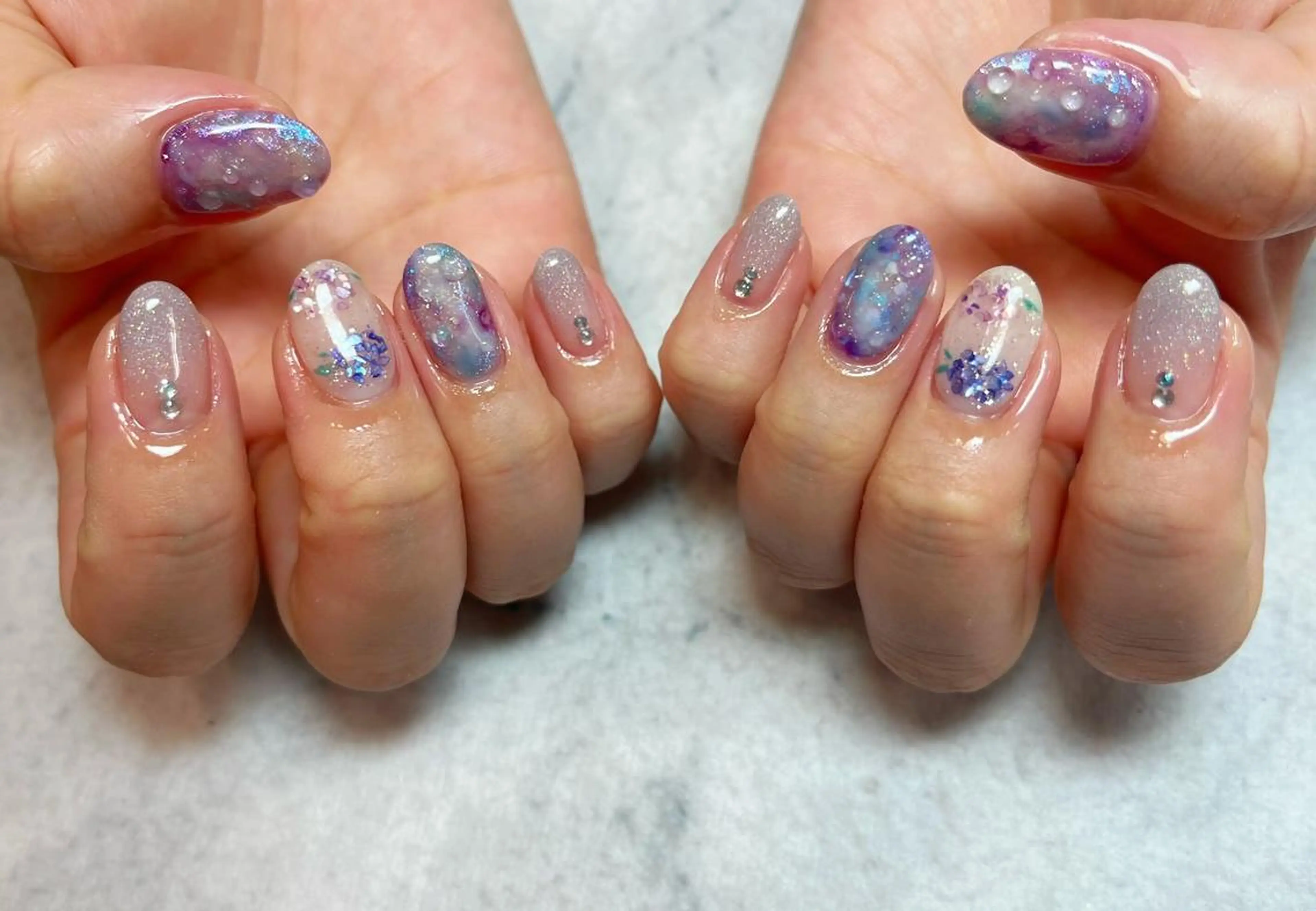 ネイル ネイルリボン 受付スタッフのネイルデザイン