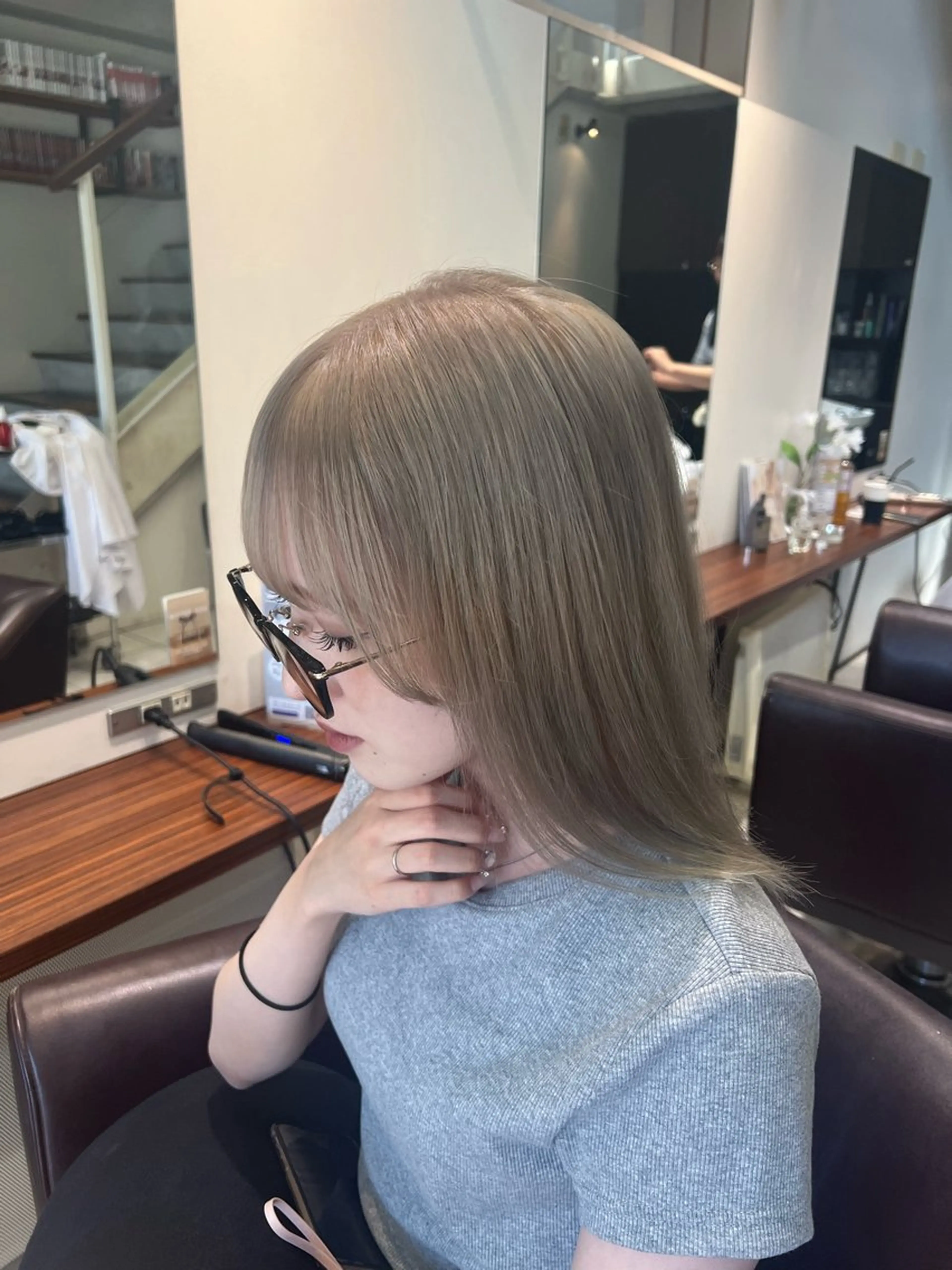 ミディアム カラー ベージュカラー 透明感カラー ハイトーンカラー Ⓜ️irai ✮のヘアスタイル