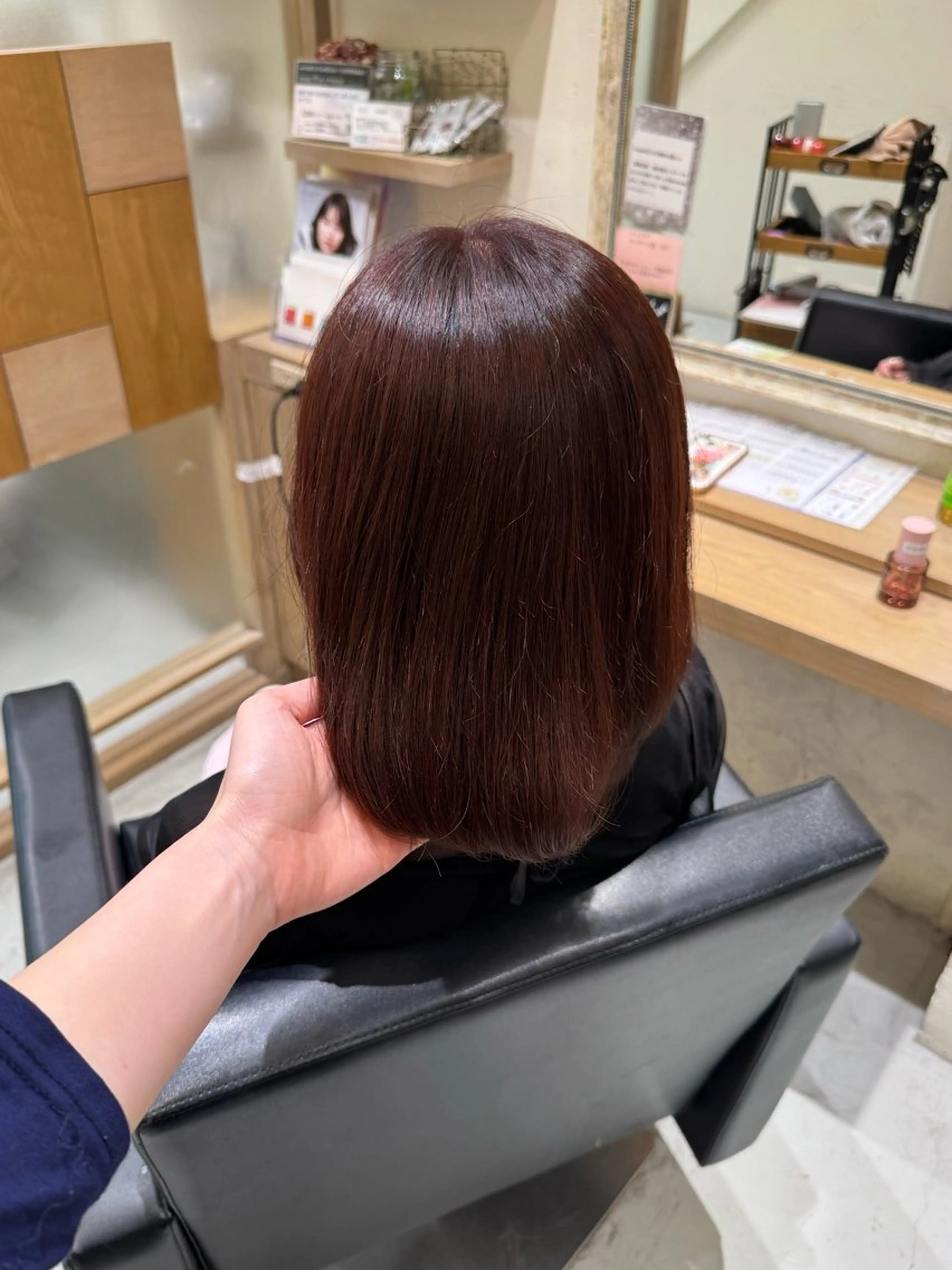 ミディアム ピンクブラウン カット ヘアカラー トリートメント 透明感カラー/顔周り カット/レイヤーにかのヘアスタイル