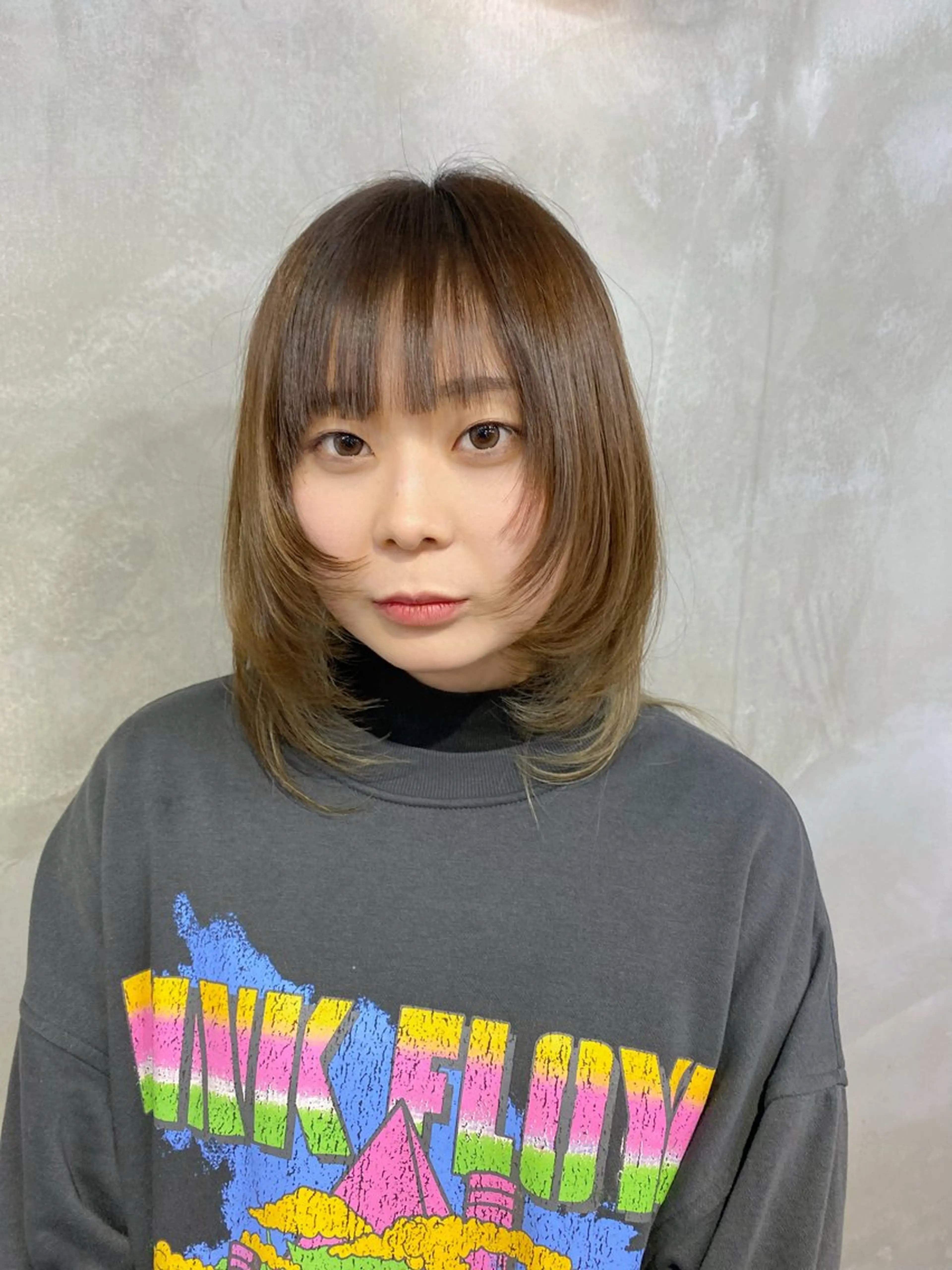 ミディアム 顔まわりレイヤー 顔周りカット レイヤーカット ロアヘアーコーディネート所属・ナチュラルヘア /透明感/長井遥陽のヘアスタイル