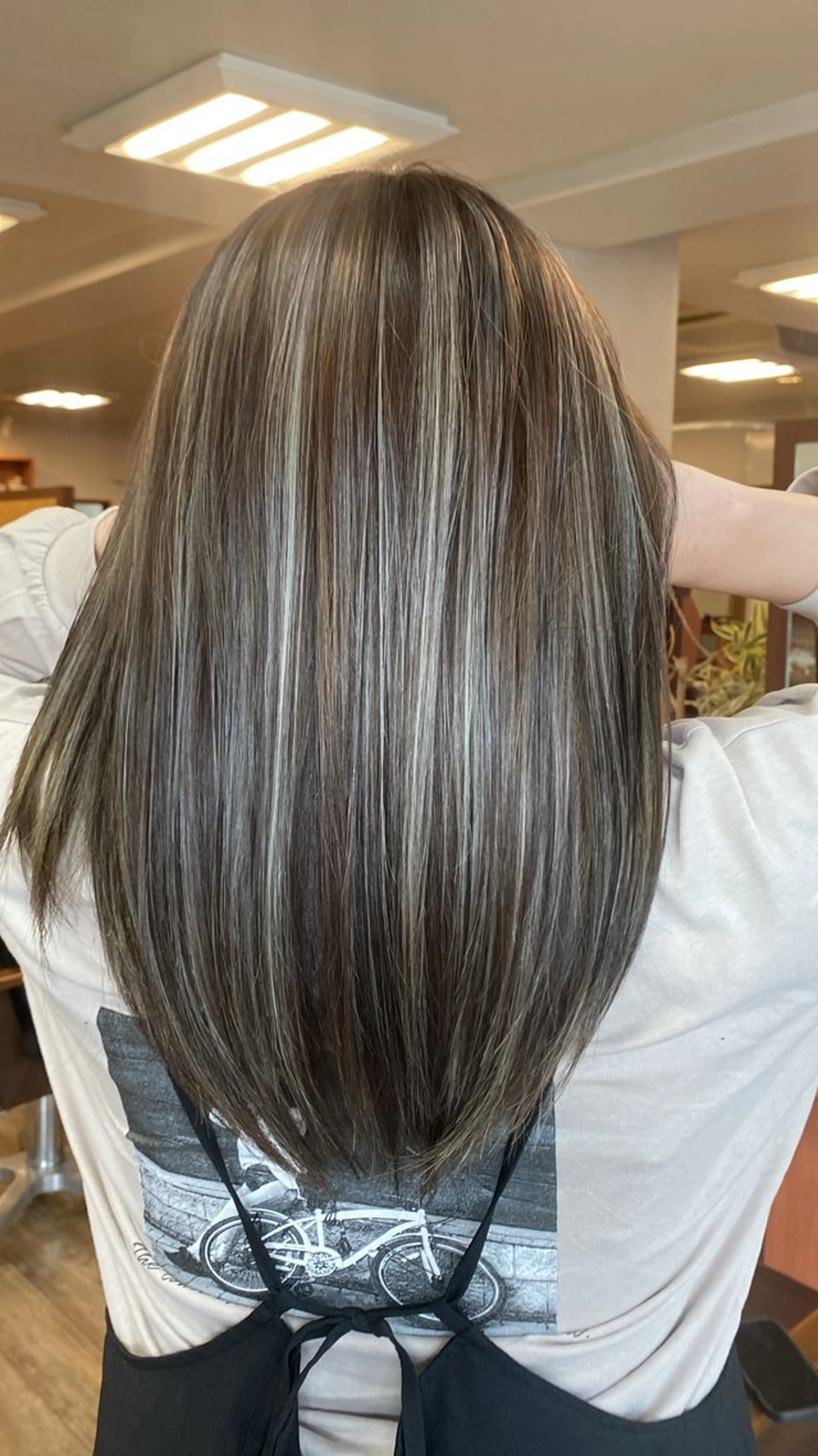 セミロング カラー hair make huit8所属・ハイライト&ブリーチ 💇🏼‍♀MAHOのヘアスタイル