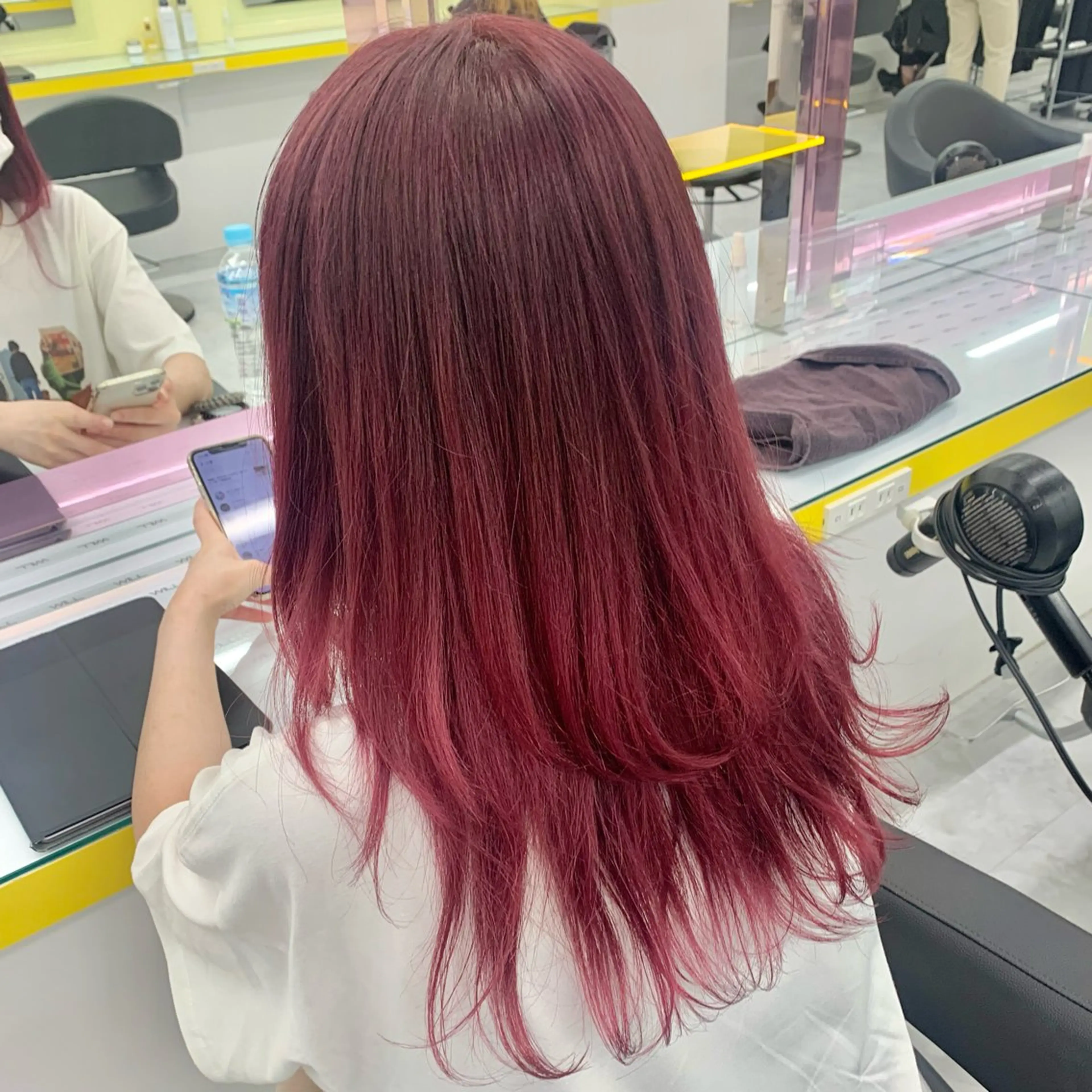 ロング カラー ハイトーンカラー 🦄レイヤーカットのヘアスタイル
