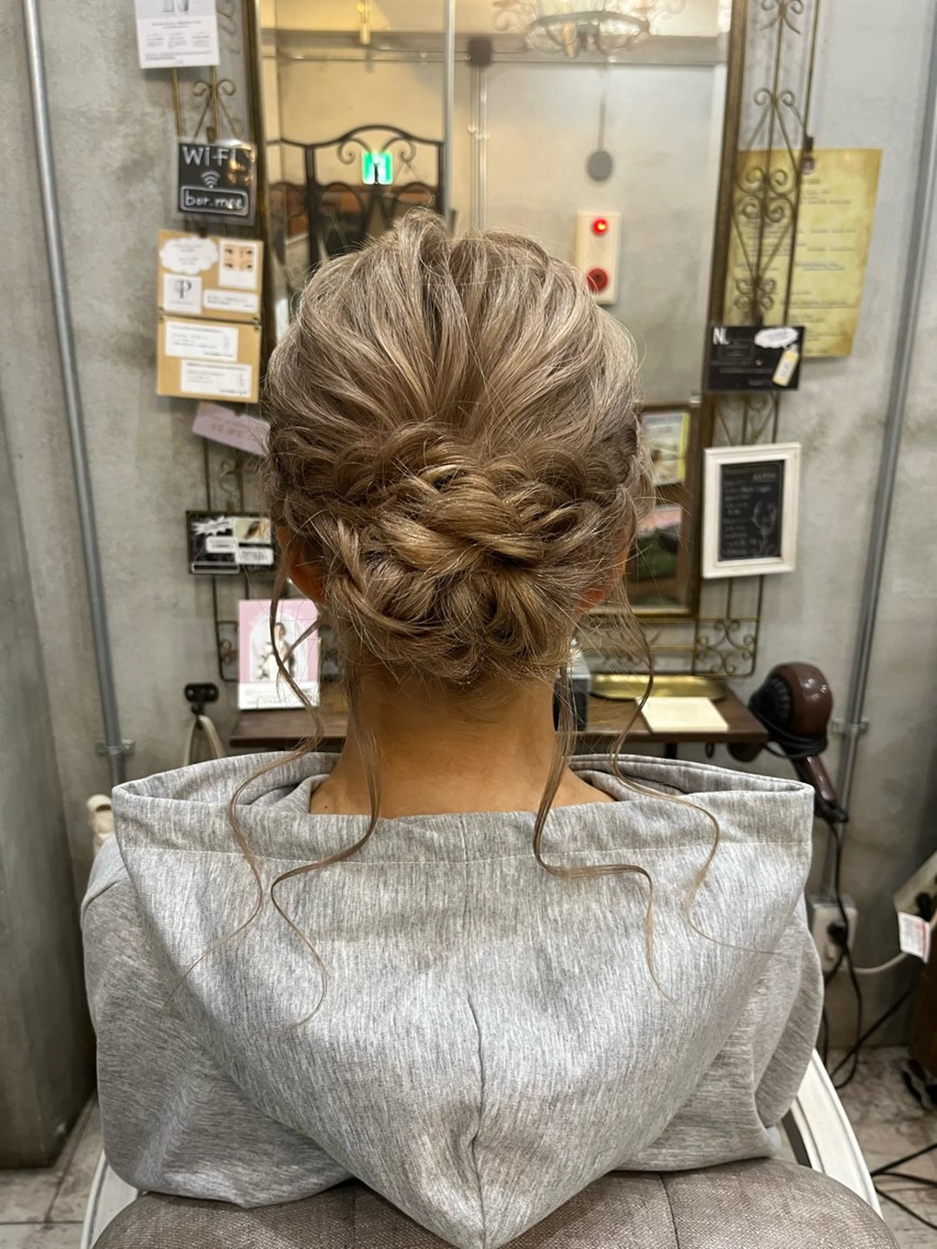 ヘアアレンジ ヘアセット 艶髪/ハイトーン/ ヘアセット/モエノのヘアスタイル