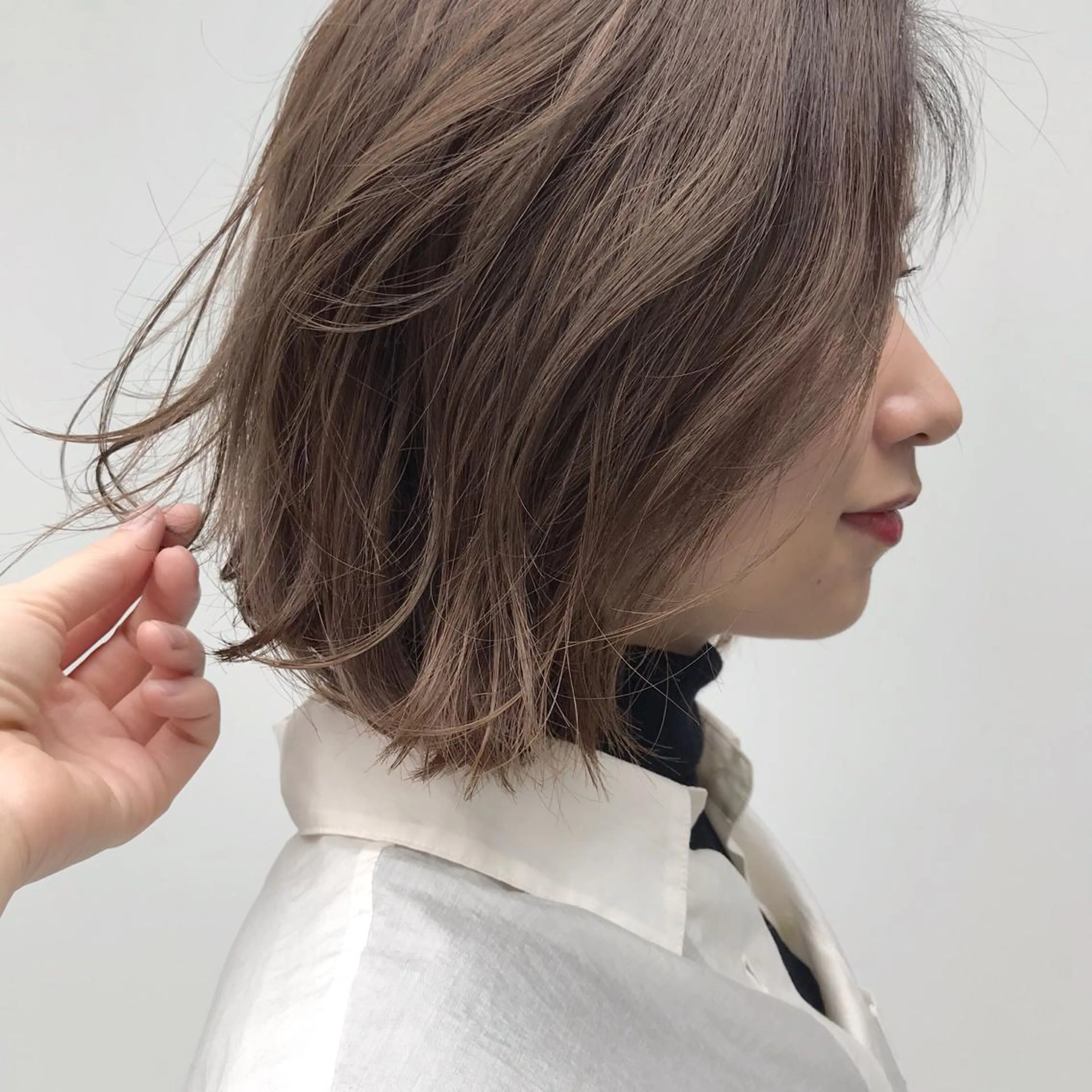 ミディアム カラー ベージュカラー HARUNA🤍 大人ショートヘアのヘアスタイル