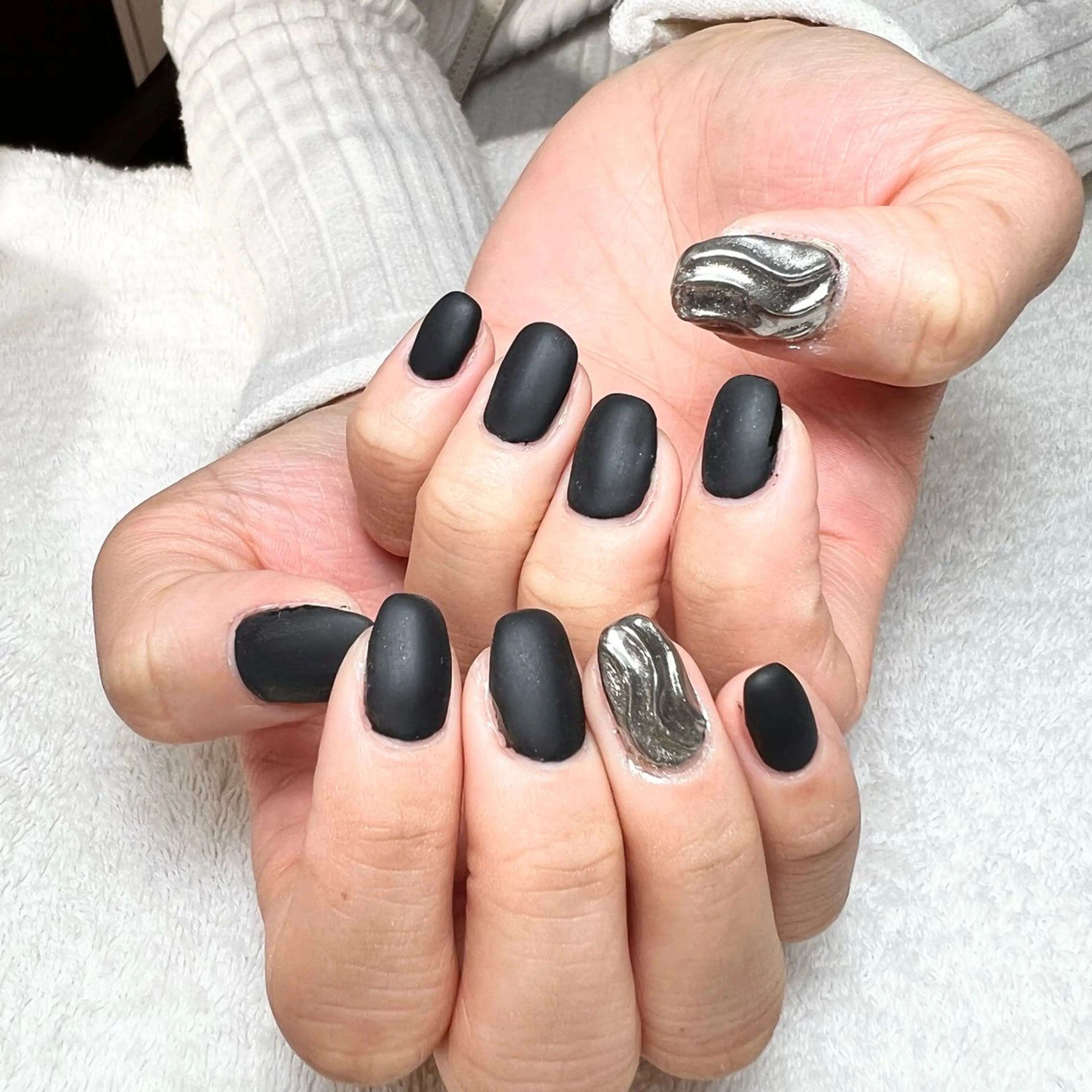 ネイル マットネイル ミラーネイル 冬ネイル ハンドネイル COCO+所属・COCO +のエステ・リラクイメージ