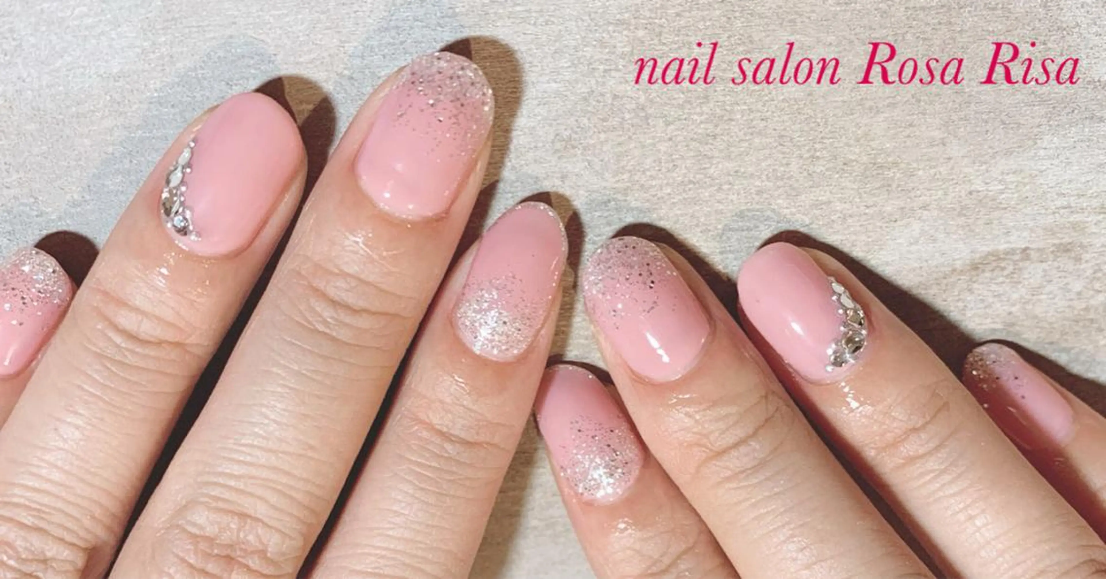ショート ネイル ピンク シルバー ネイルスタジオ シェイクユアハンズのネイルデザイン