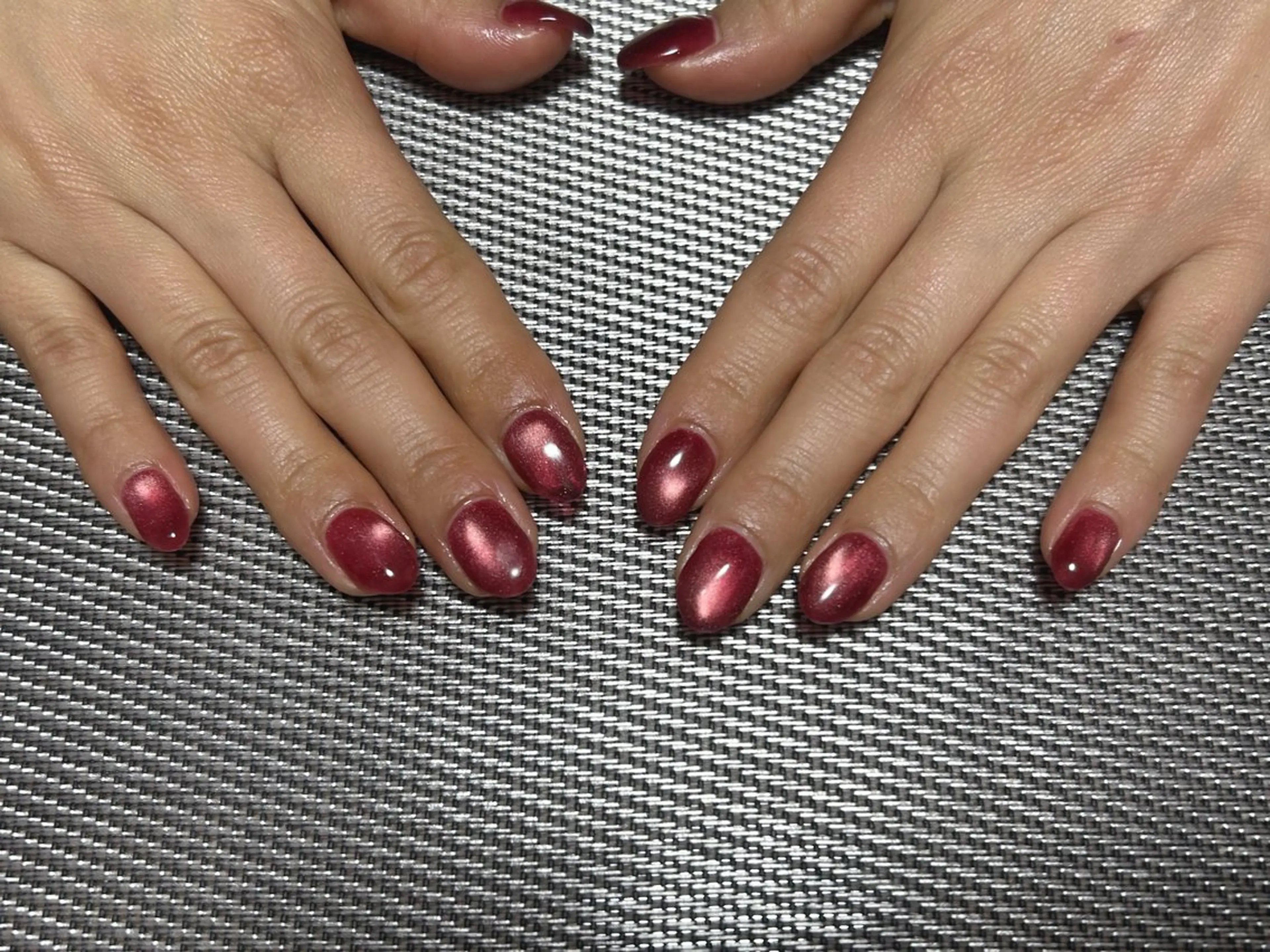 ネイル マグネットネイル 赤色 ハンドネイル i nailのネイルデザイン